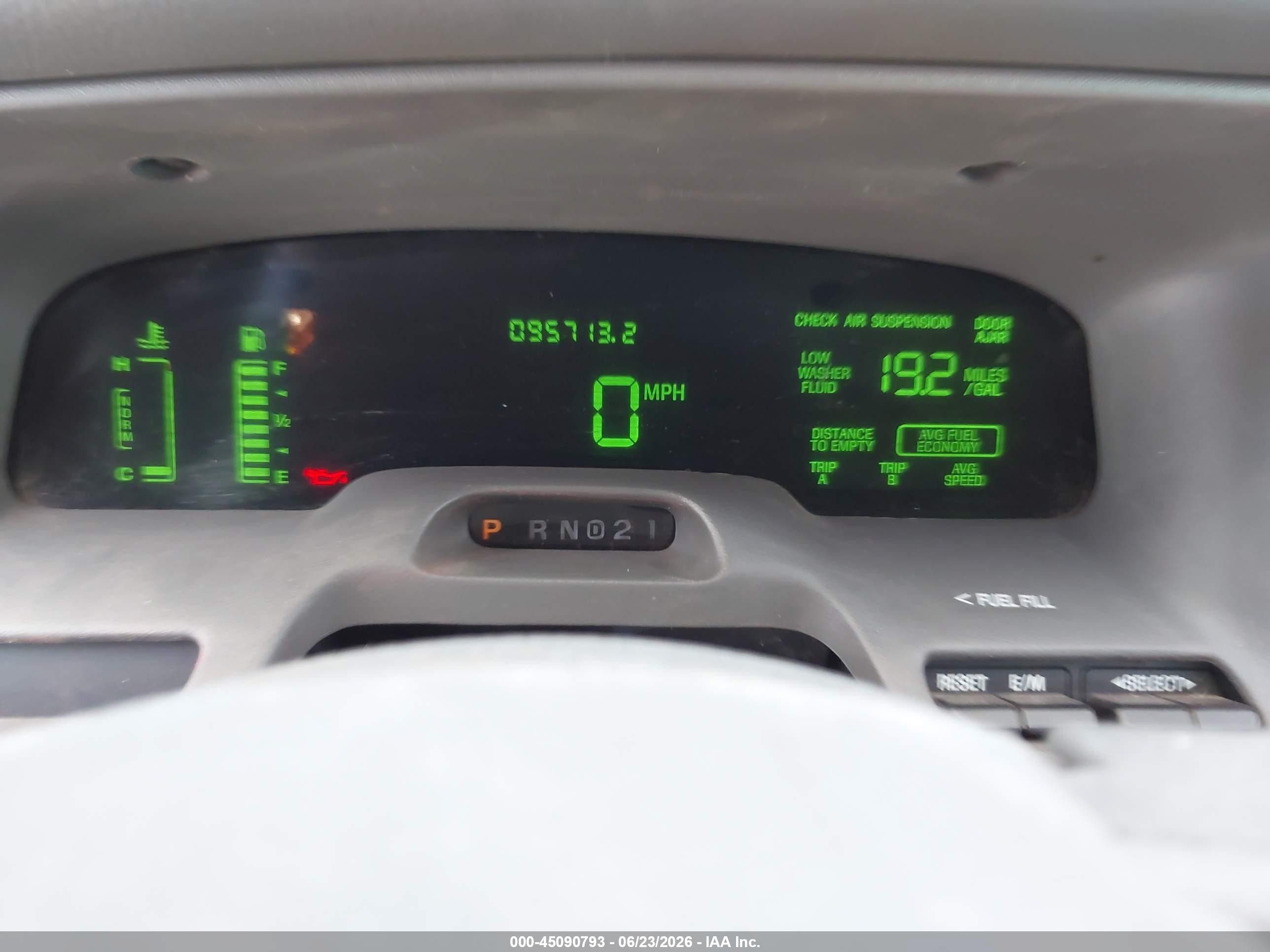 2005 Mercury Grand Marquis   Blue vin: 2MEHM75W35X647366