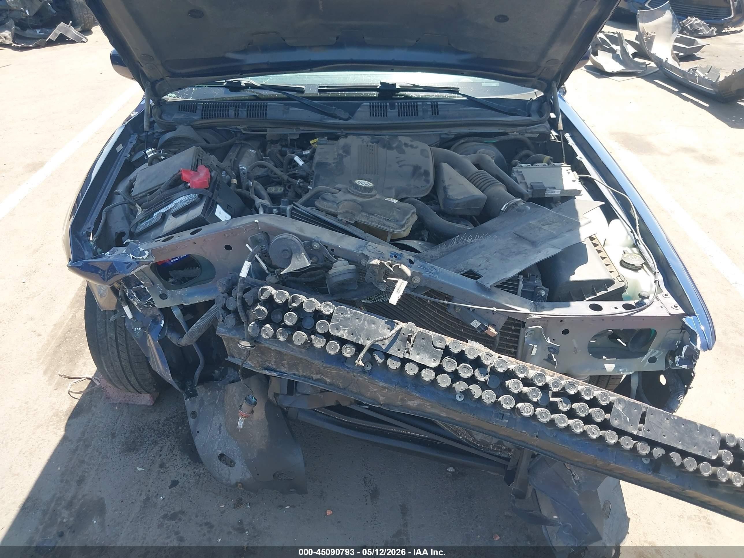2005 Mercury Grand Marquis   Blue vin: 2MEHM75W35X647366