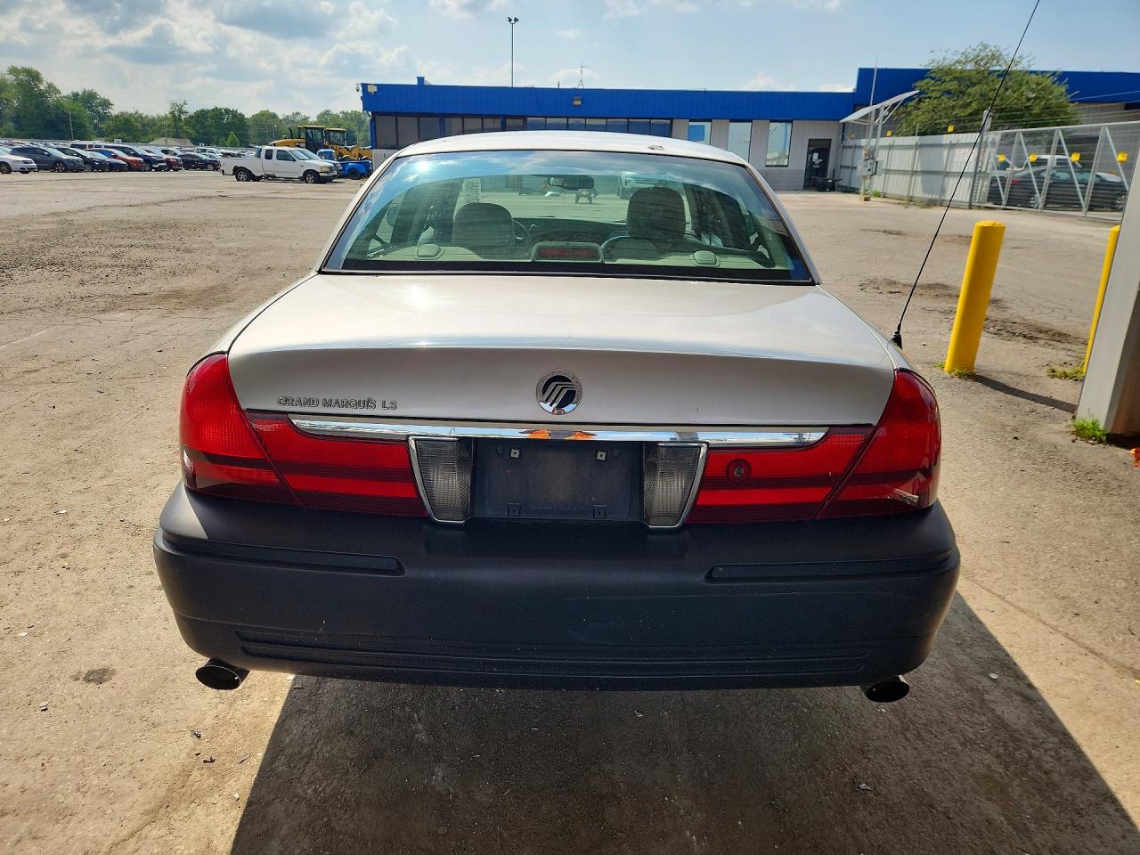 2005 Mercury Grand Marquis Ls Two Tone vin: 2MEHM75W45X656142