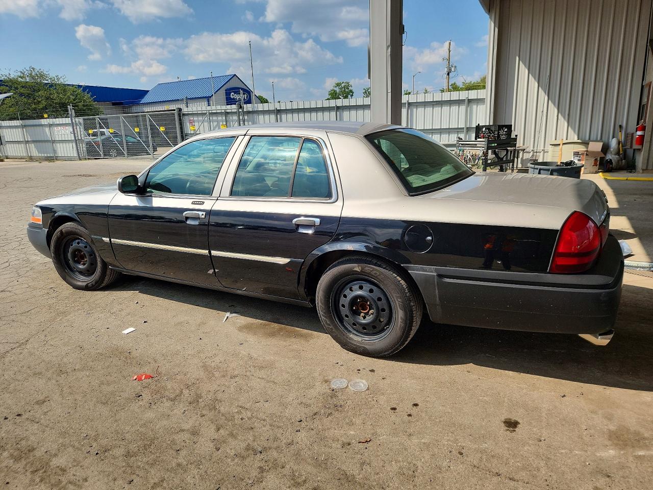 2005 Mercury Grand Marquis Ls Two Tone vin: 2MEHM75W45X656142