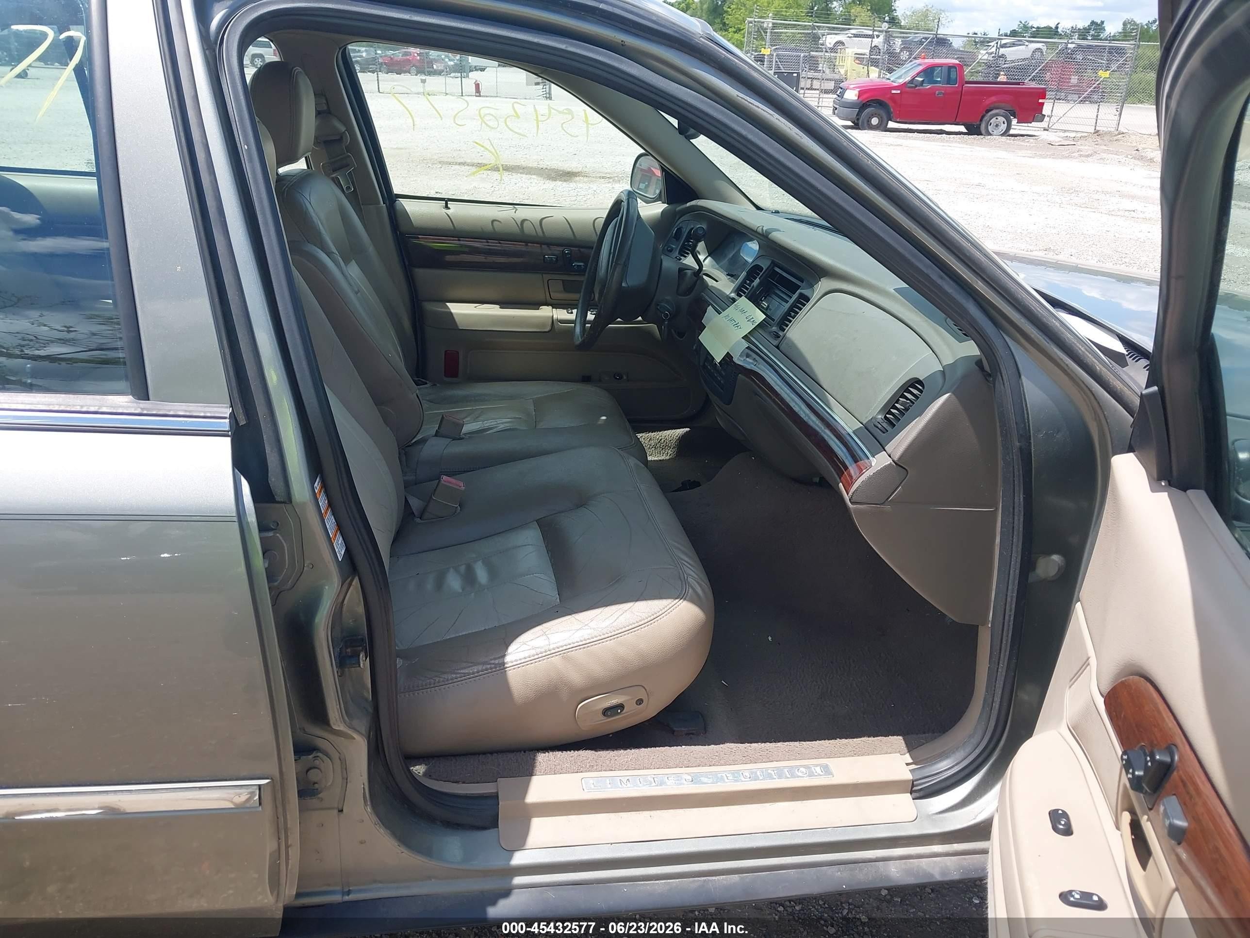 2003 Mercury Grand Marquis Ls Champagne vin: 2MEHM75W53X683251