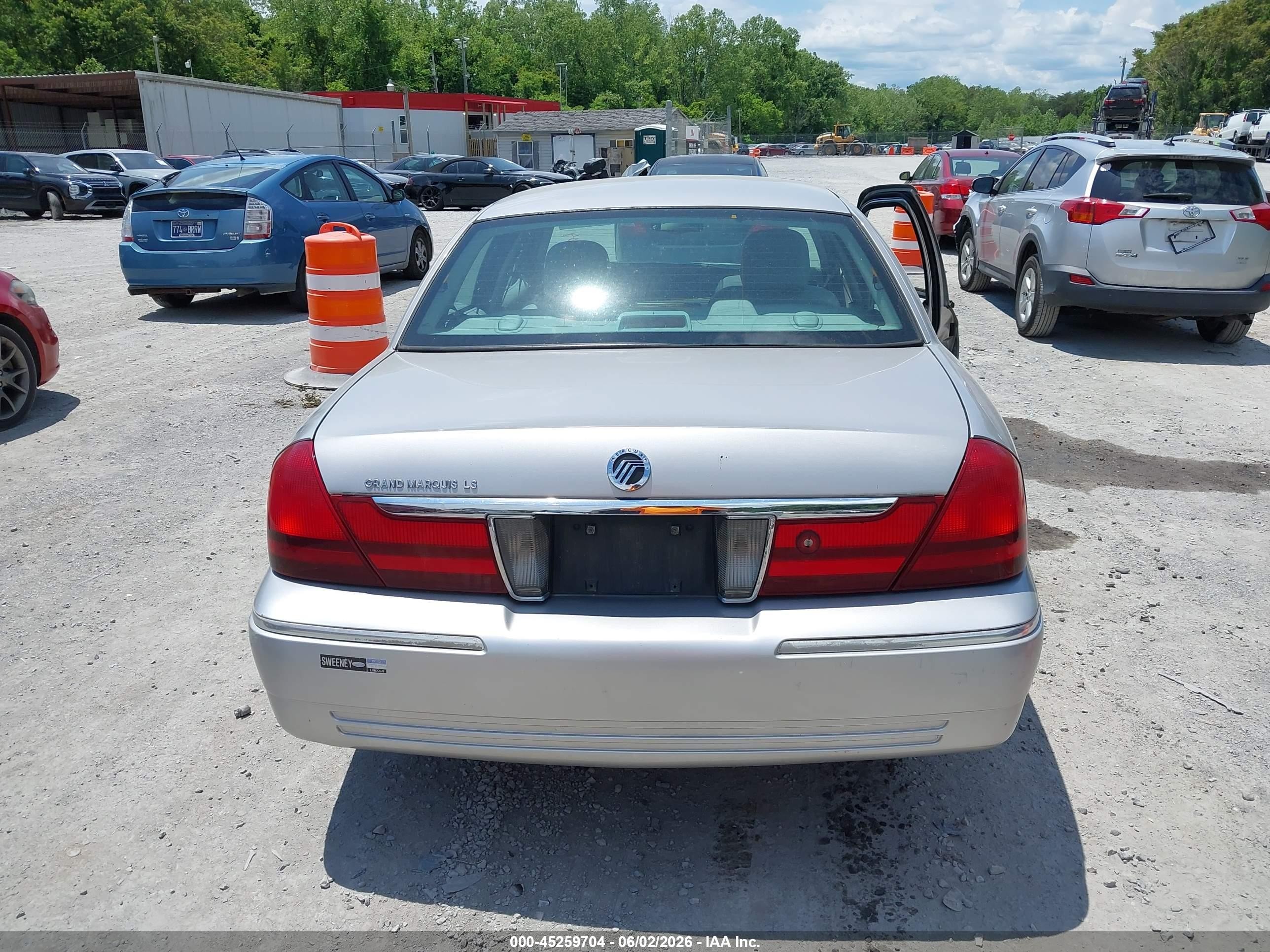 2004 Mercury Grand Marquis Ls Silver vin: 2MEHM75WX4X644706