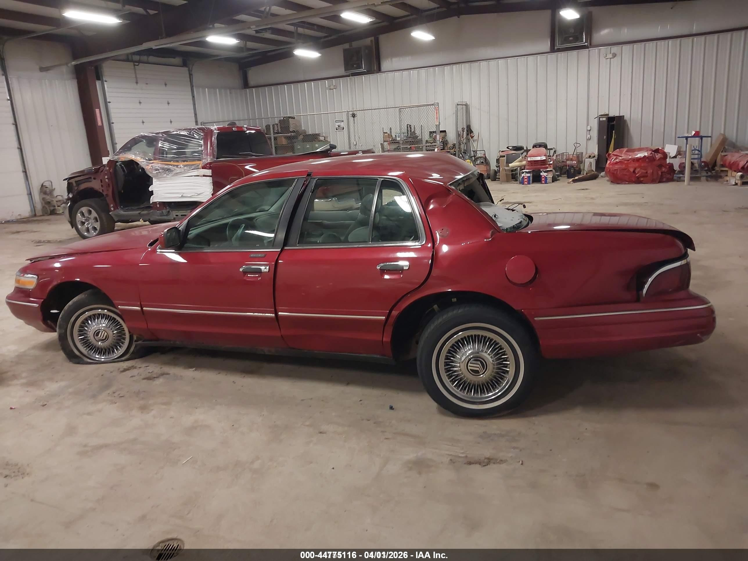 1995 Mercury Grand Marquis Gs Red vin: 2MELM74W0SX628183