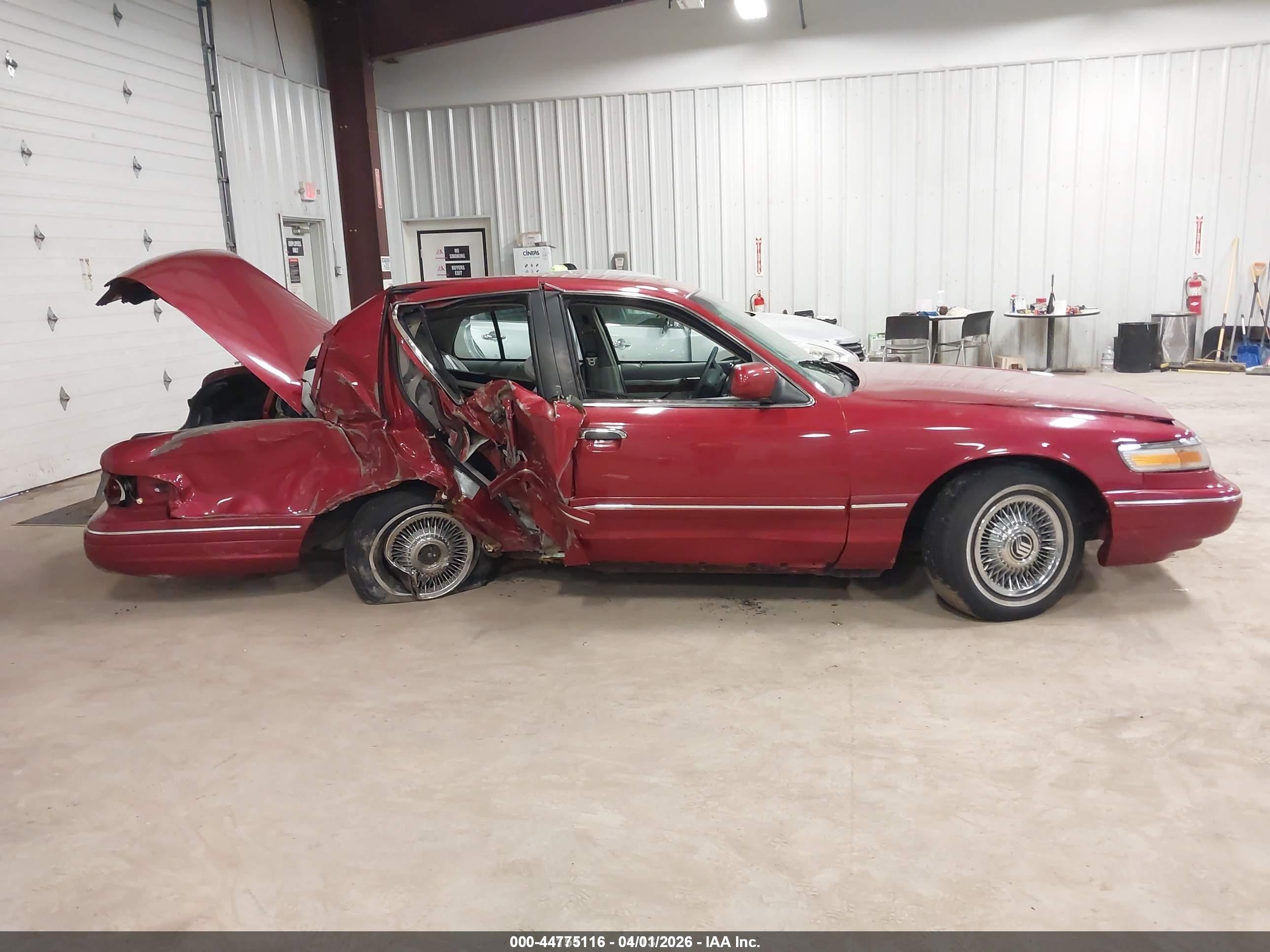 1995 Mercury Grand Marquis Gs Red vin: 2MELM74W0SX628183