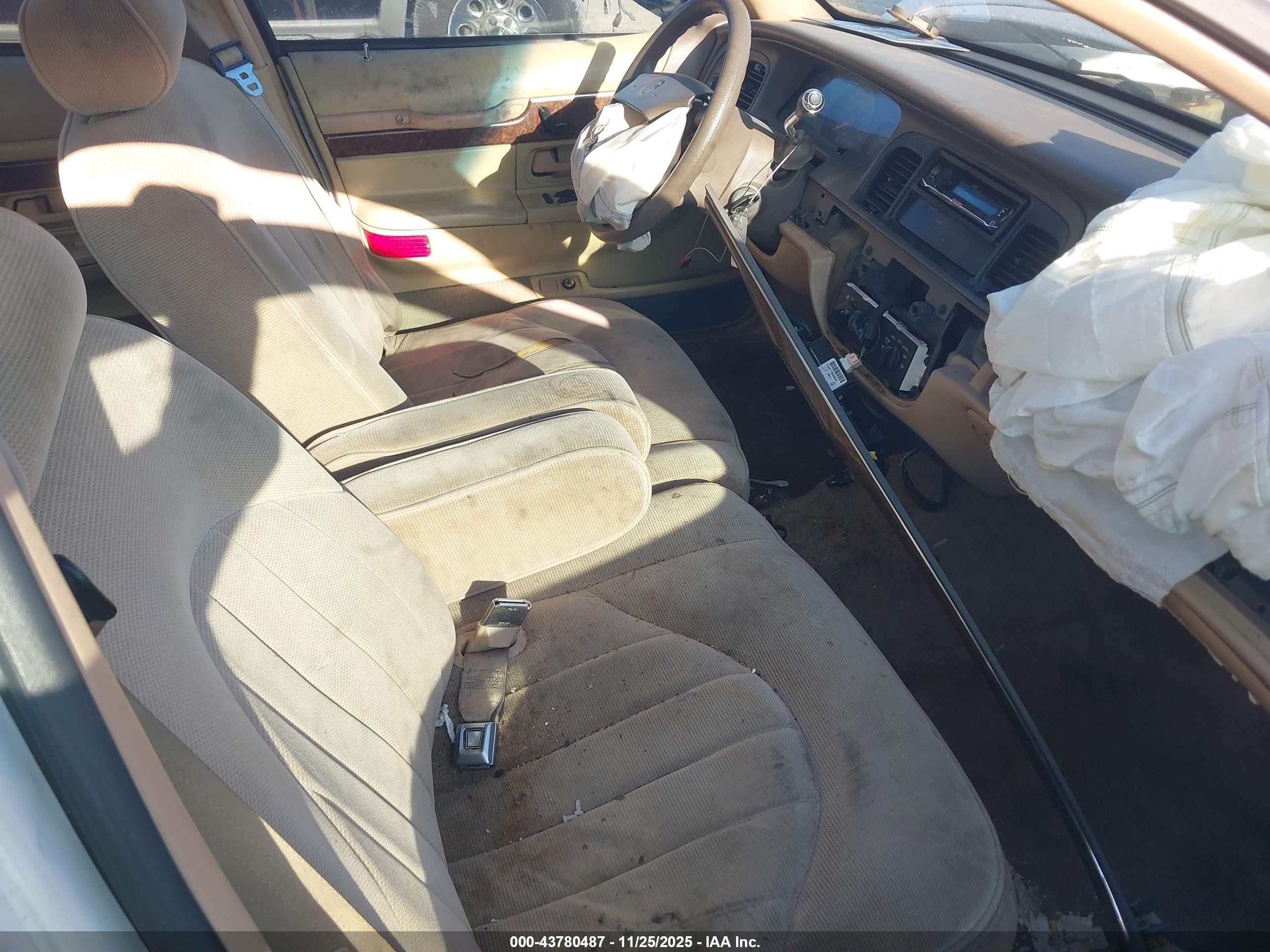 1997 Mercury Grand Marquis Gs White vin: 2MELM74W0VX627572