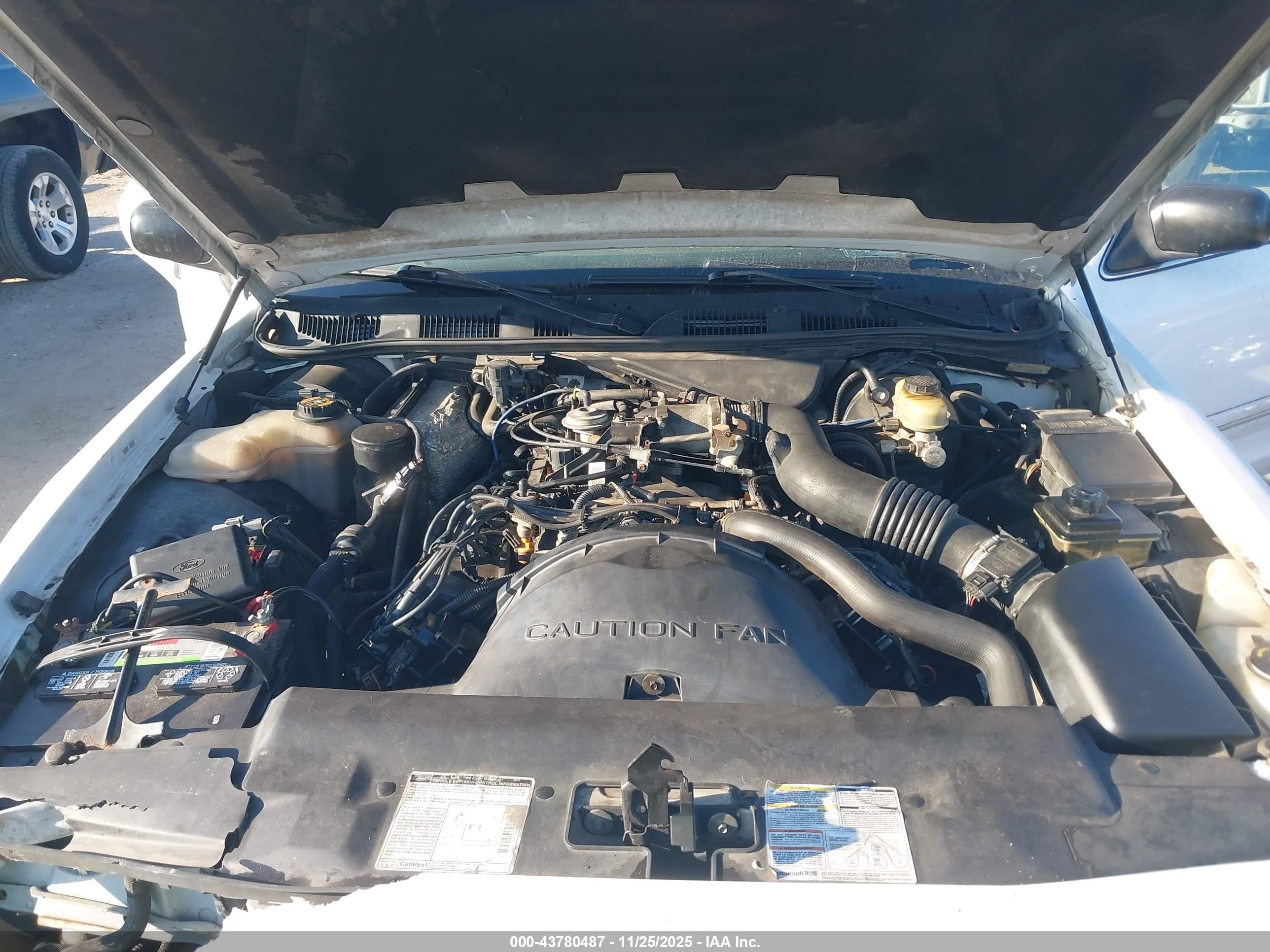 1997 Mercury Grand Marquis Gs White vin: 2MELM74W0VX627572