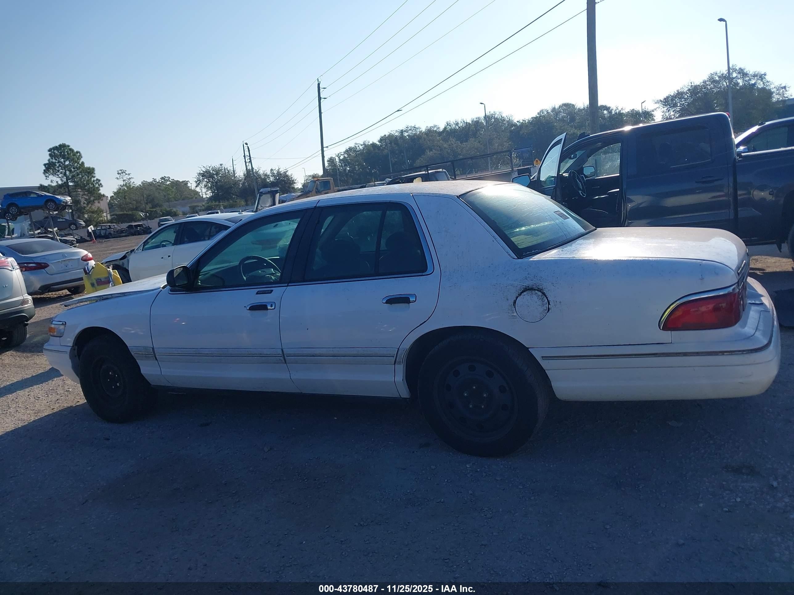 1997 Mercury Grand Marquis Gs White vin: 2MELM74W0VX627572