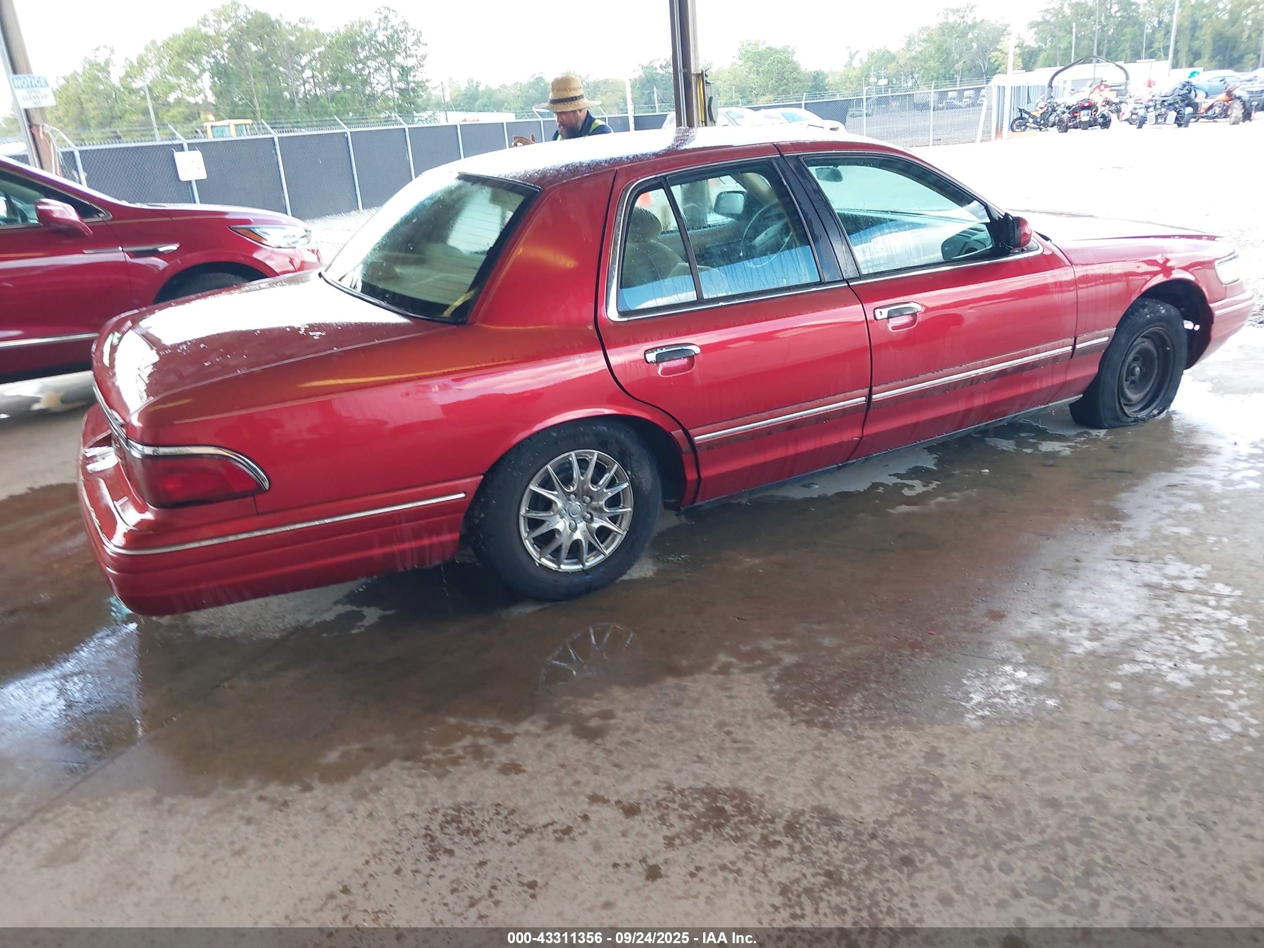 1997 Mercury Grand Marquis Gs Red vin: 2MELM74W0VX665187