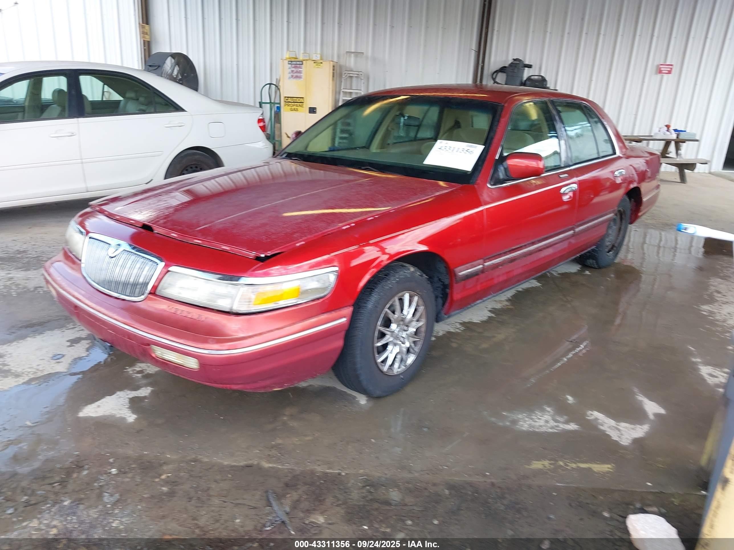 1997 Mercury Grand Marquis Gs Red vin: 2MELM74W0VX665187