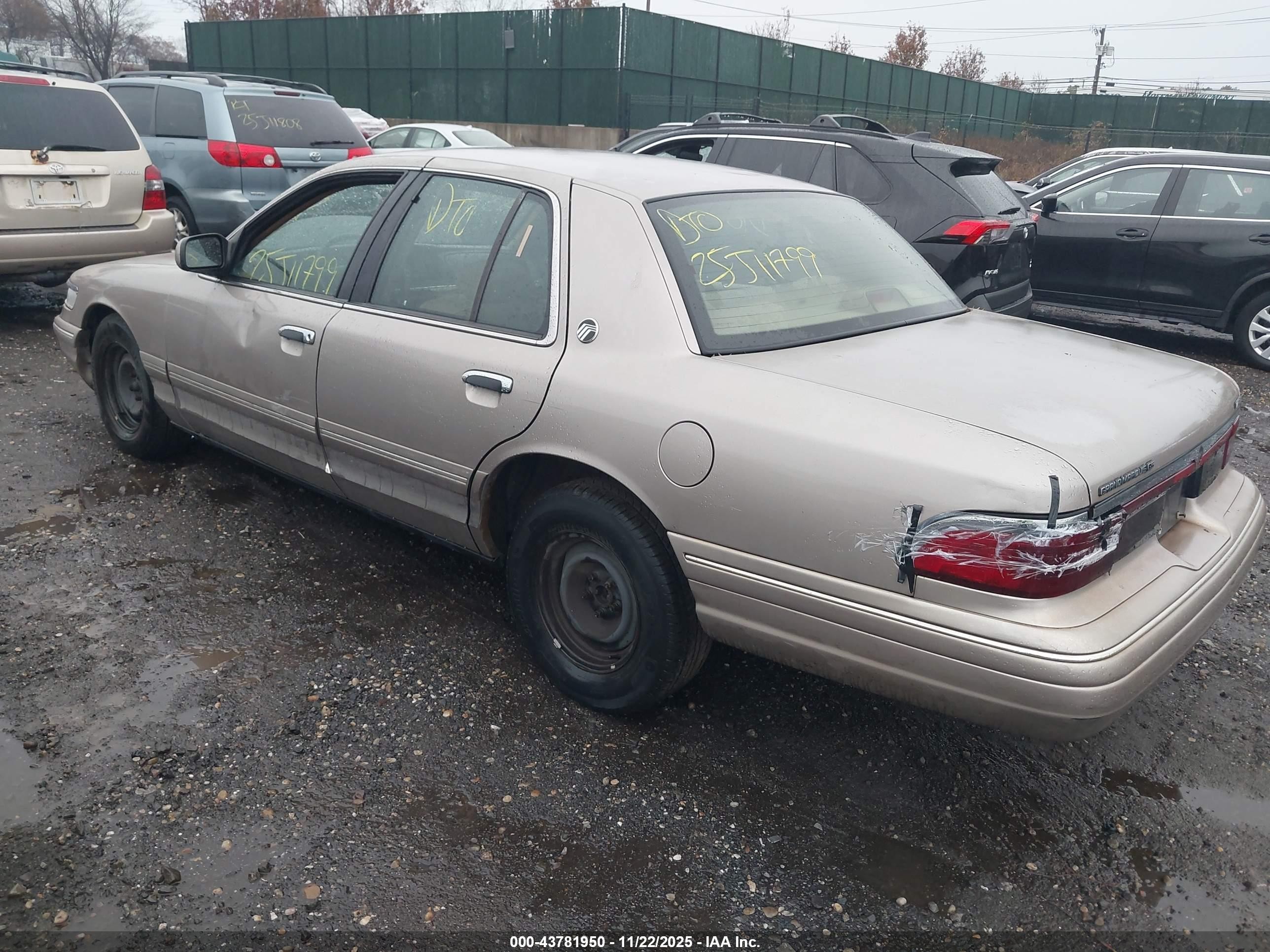 1995 Mercury Grand Marquis Gs Tan vin: 2MELM74W1SX702100