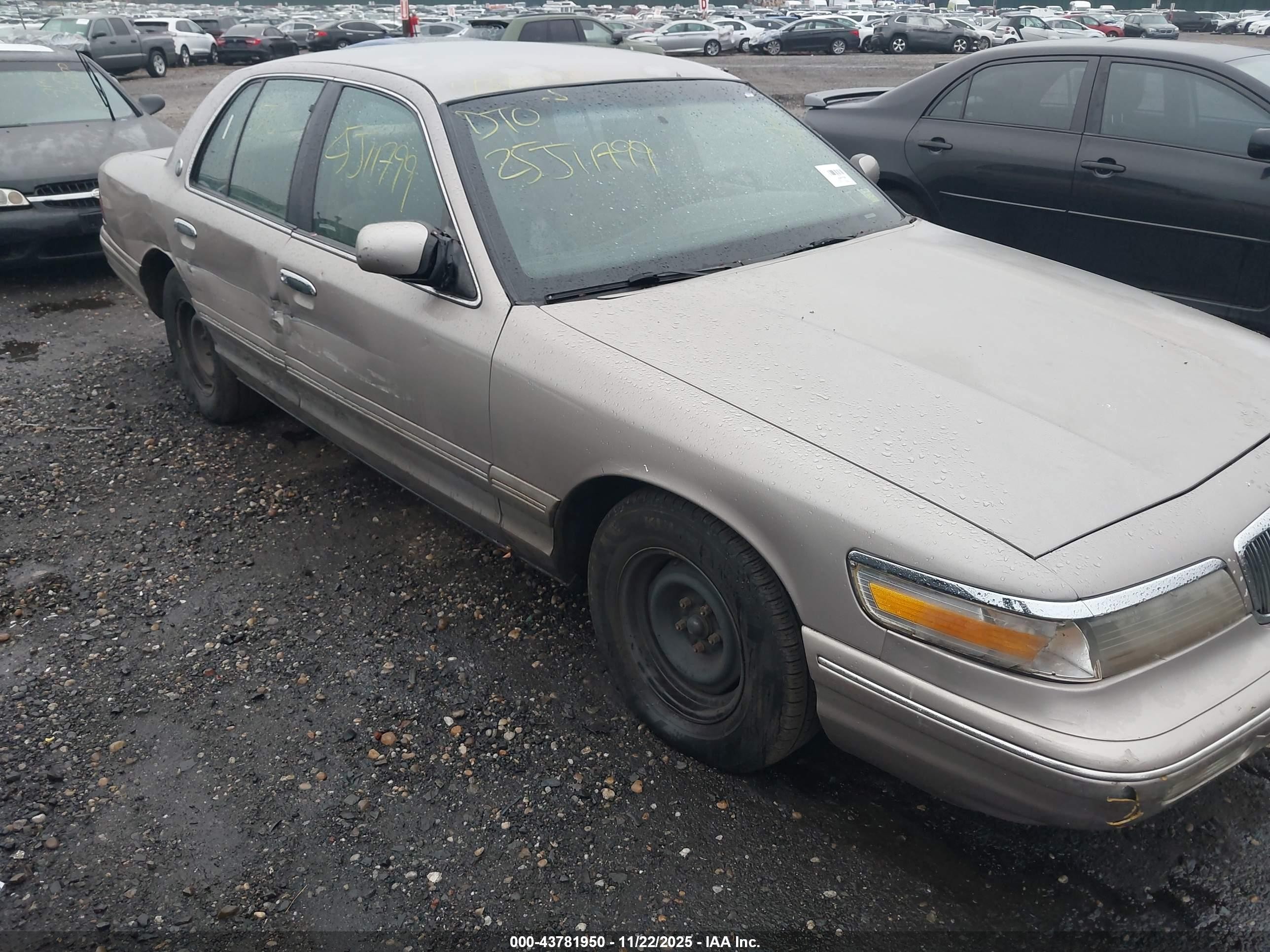 1995 Mercury Grand Marquis Gs Tan vin: 2MELM74W1SX702100
