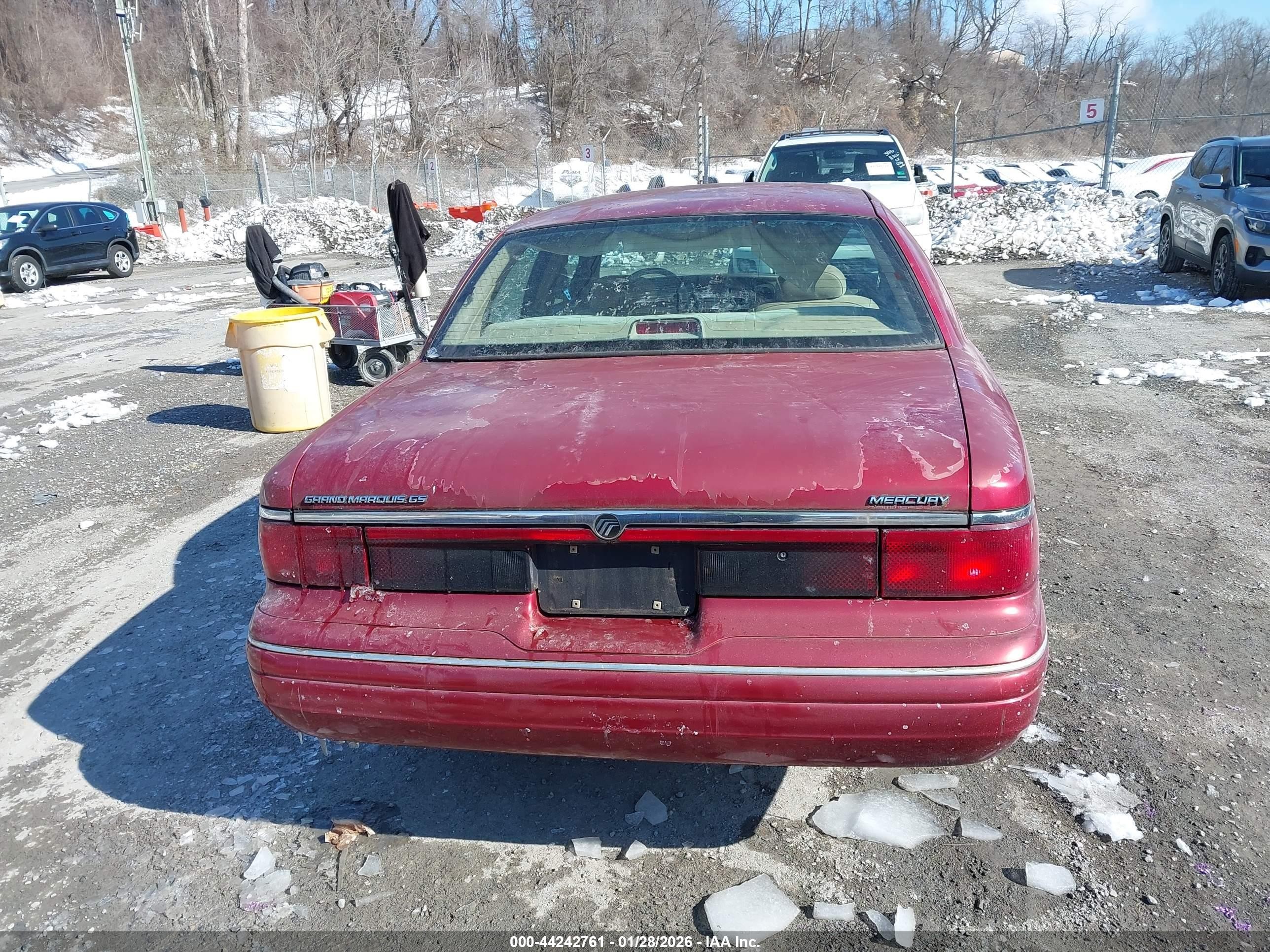1997 Mercury Grand Marquis Gs Red vin: 2MELM74W2VX741668