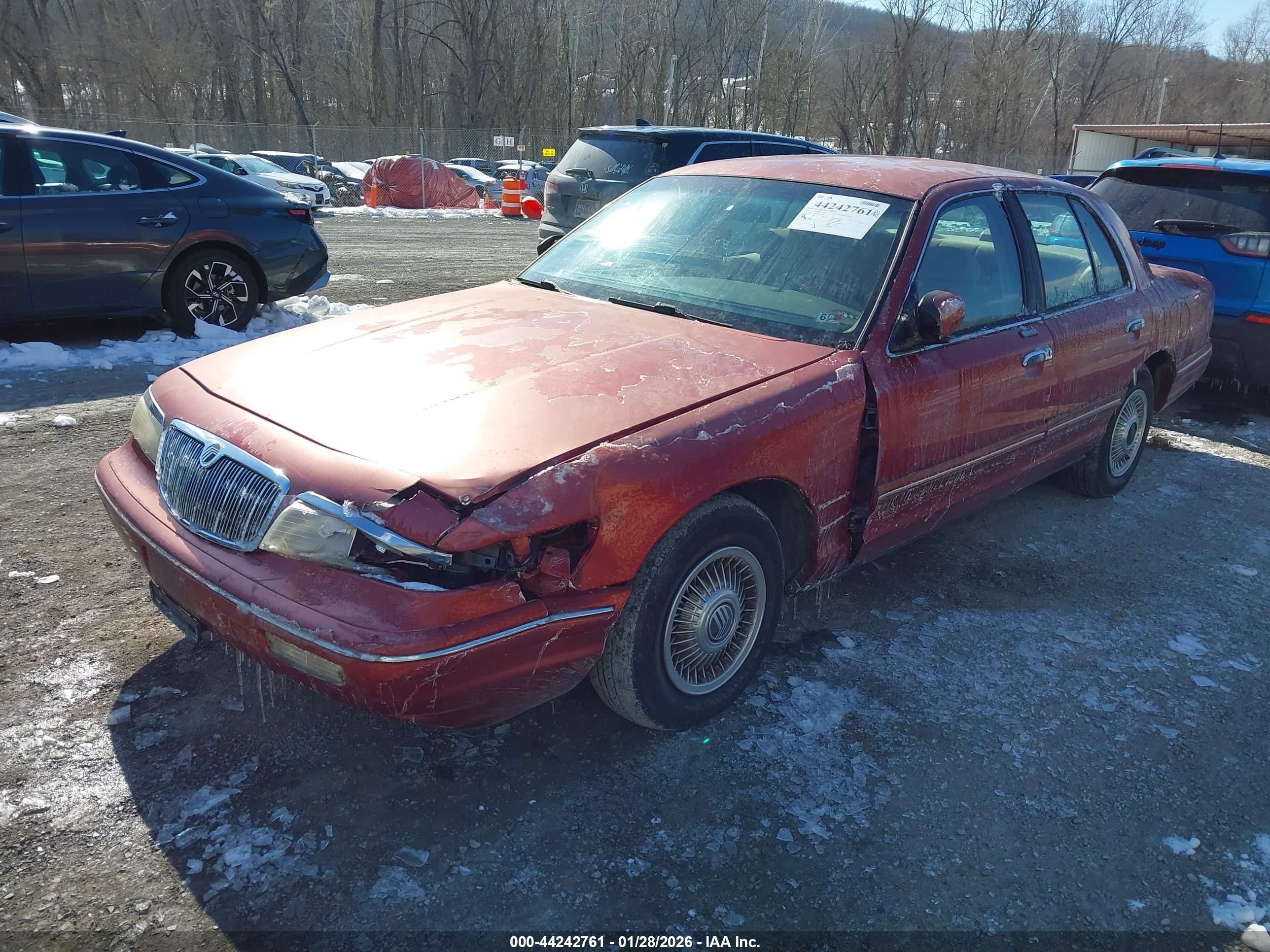 1997 Mercury Grand Marquis Gs Red vin: 2MELM74W2VX741668
