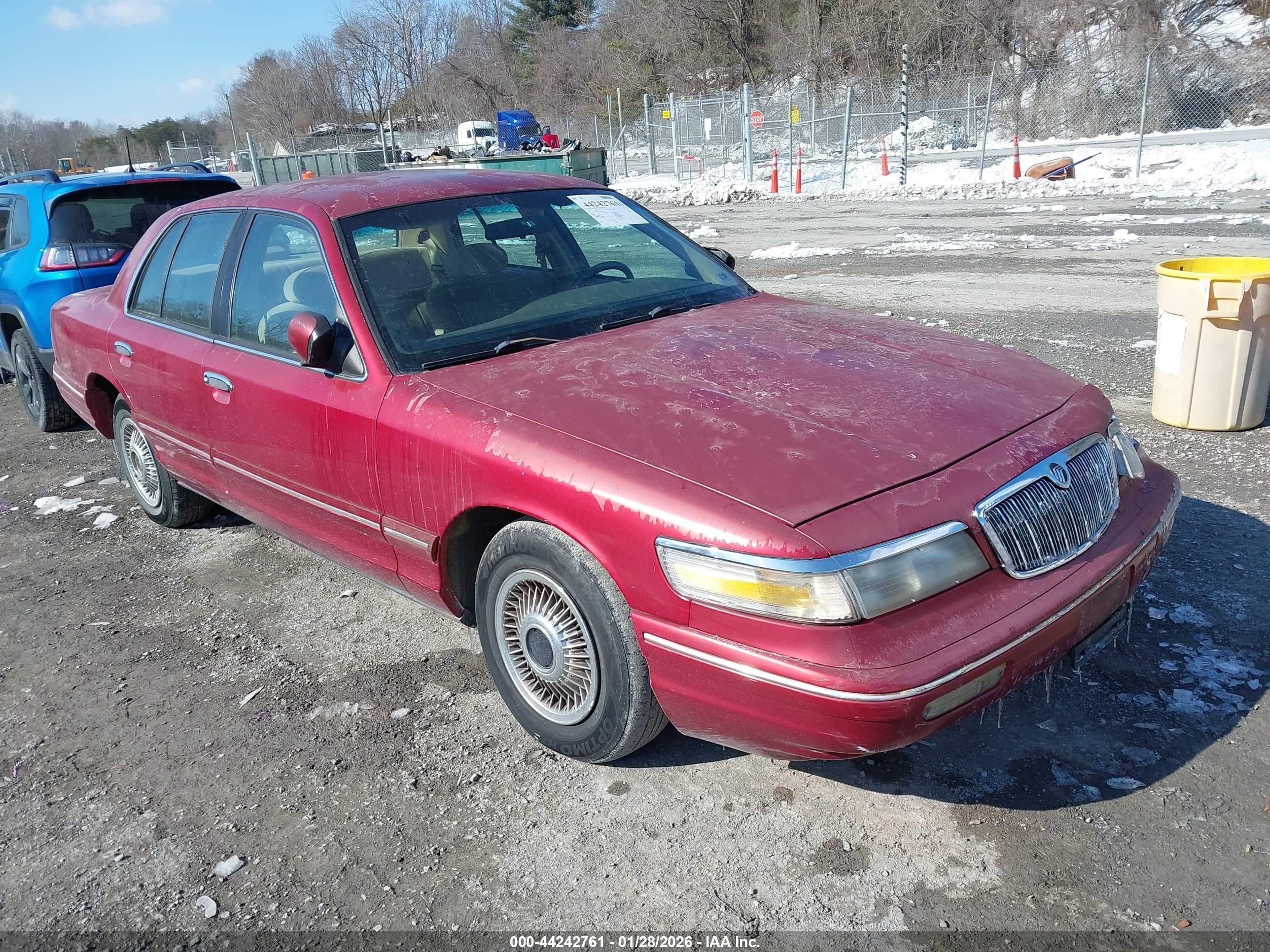 1997 Mercury Grand Marquis Gs Red vin: 2MELM74W2VX741668
