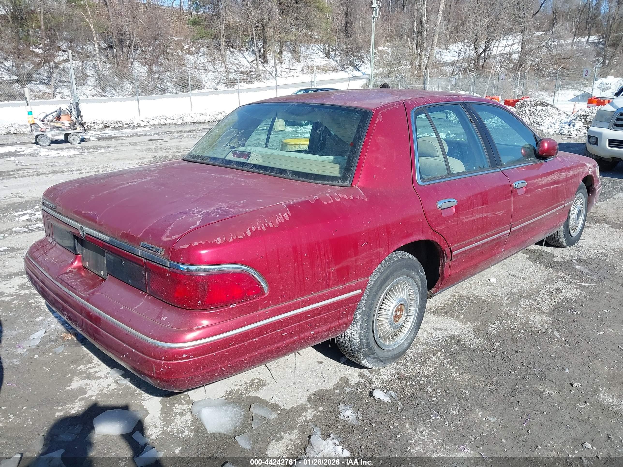 1997 Mercury Grand Marquis Gs Red vin: 2MELM74W2VX741668
