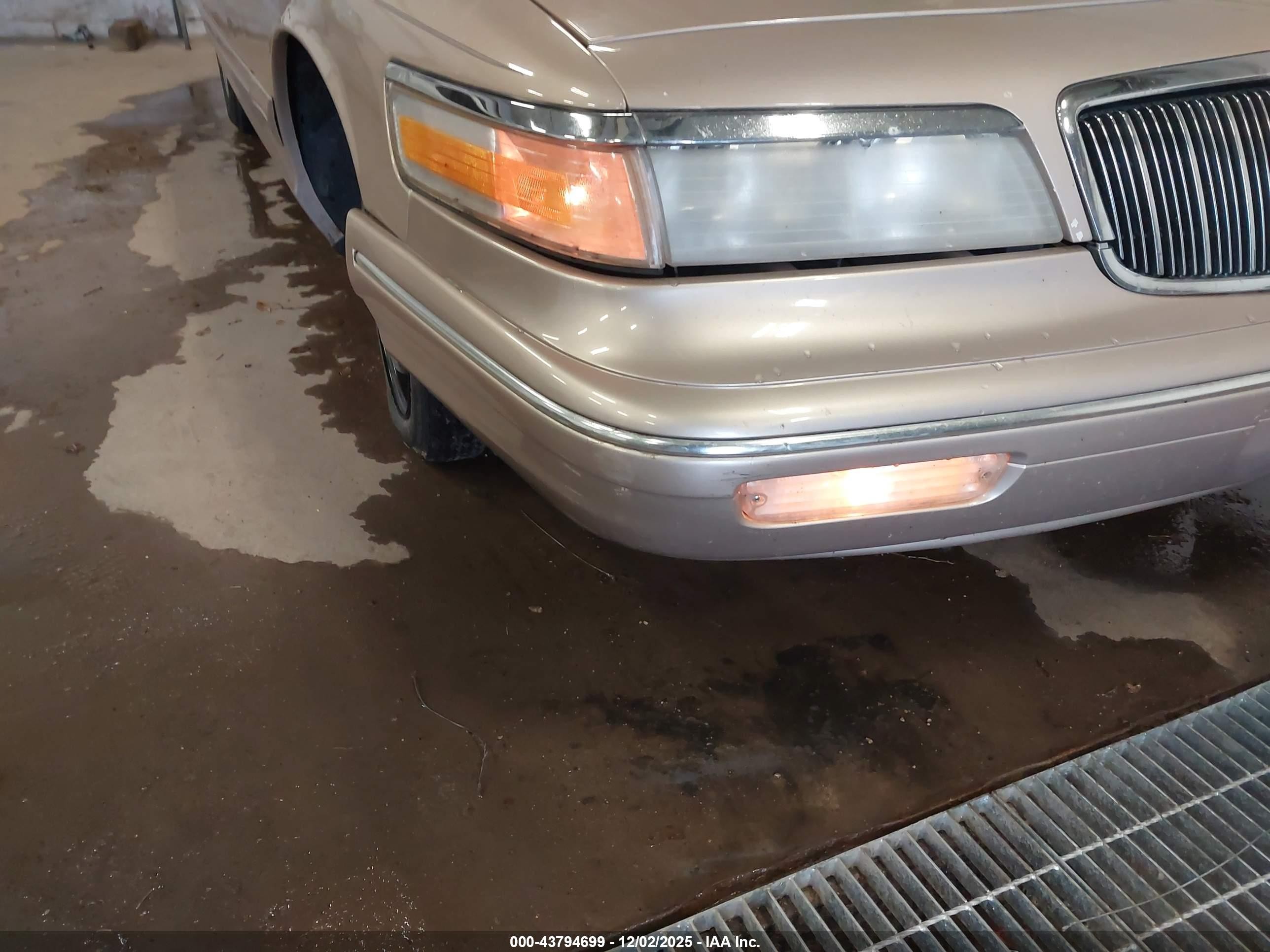 1997 Mercury Grand Marquis Gs Beige vin: 2MELM74W3VX681917