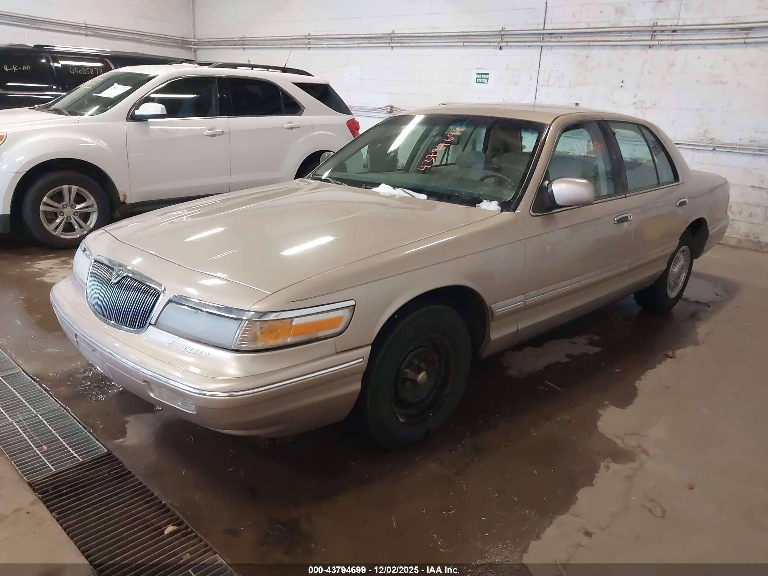 1997 Mercury Grand Marquis Gs Beige vin: 2MELM74W3VX681917