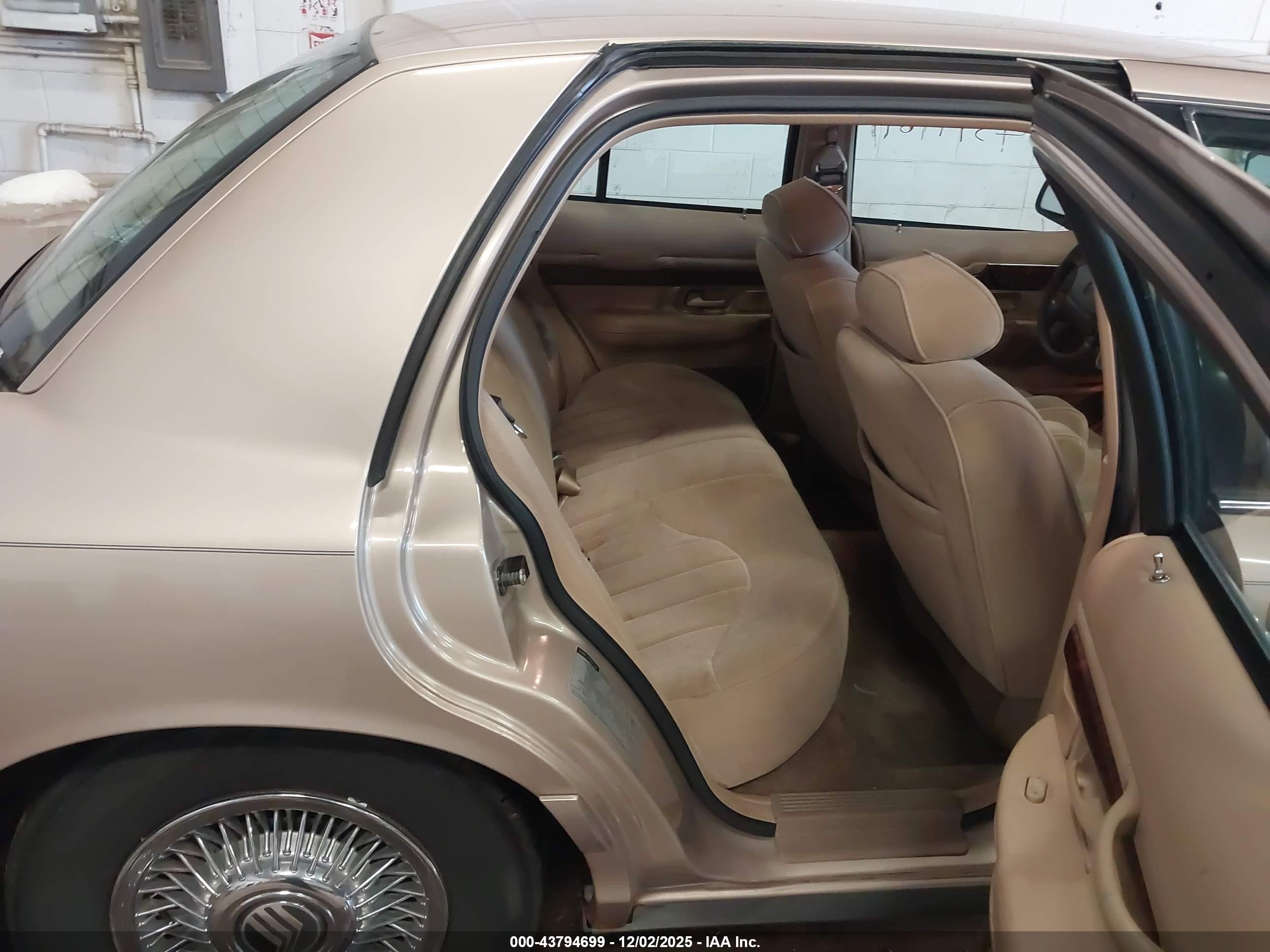 1997 Mercury Grand Marquis Gs Beige vin: 2MELM74W3VX681917