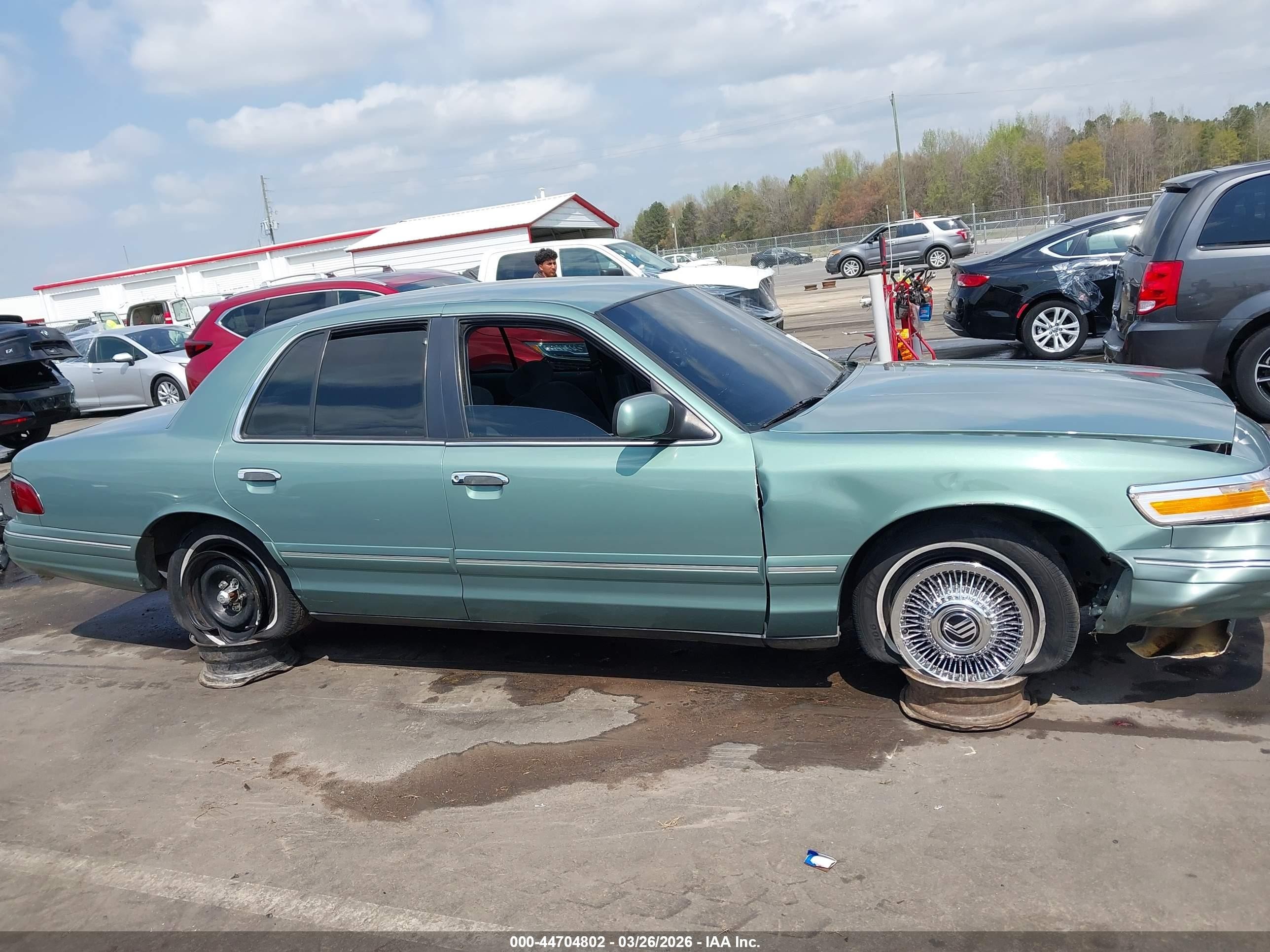 1997 Mercury Grand Marquis Gs Green vin: 2MELM74W5VX607849