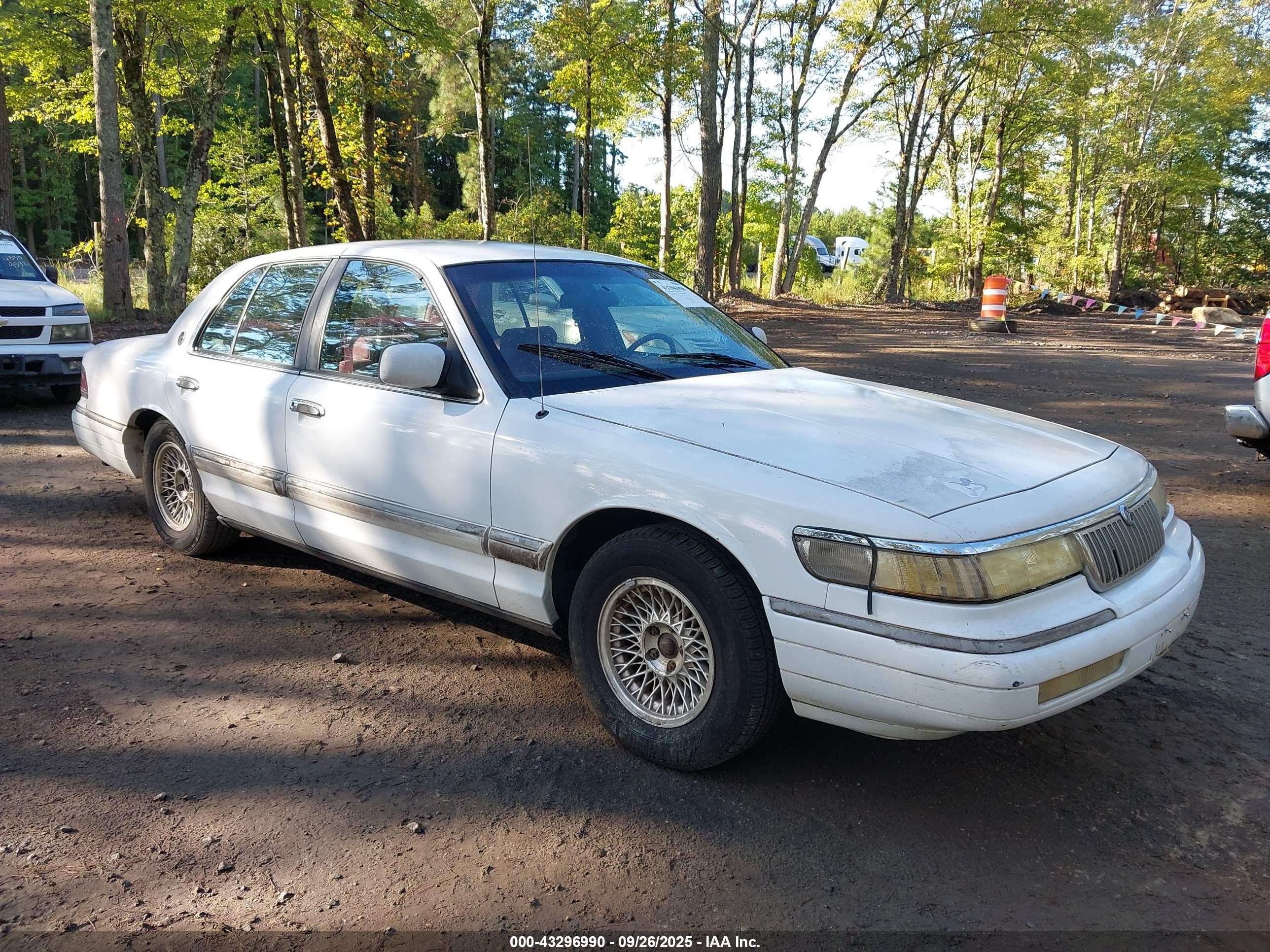 1993 Mercury Grand Marquis Gs White vin: 2MELM74W7PX682829