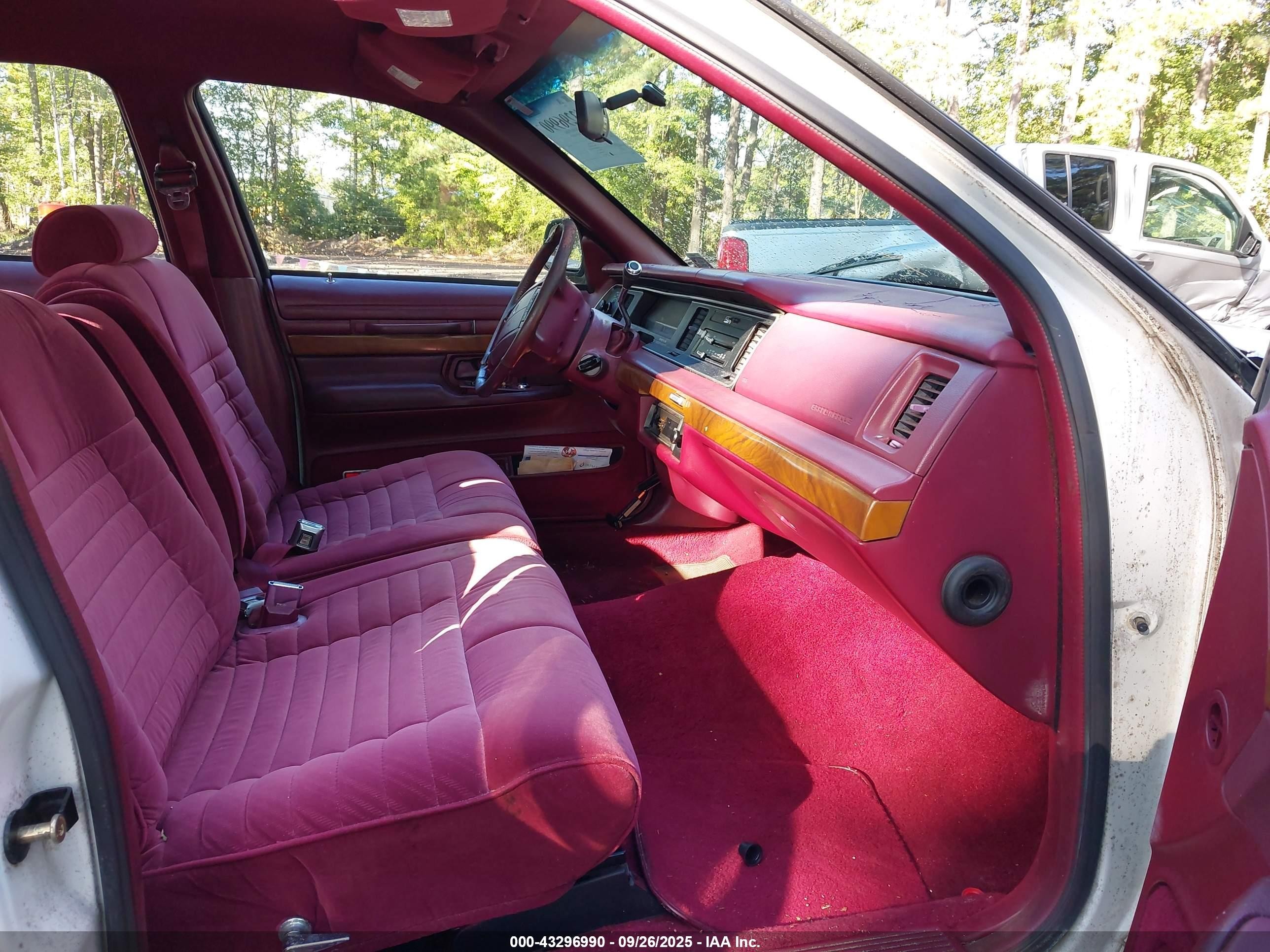 1993 Mercury Grand Marquis Gs White vin: 2MELM74W7PX682829