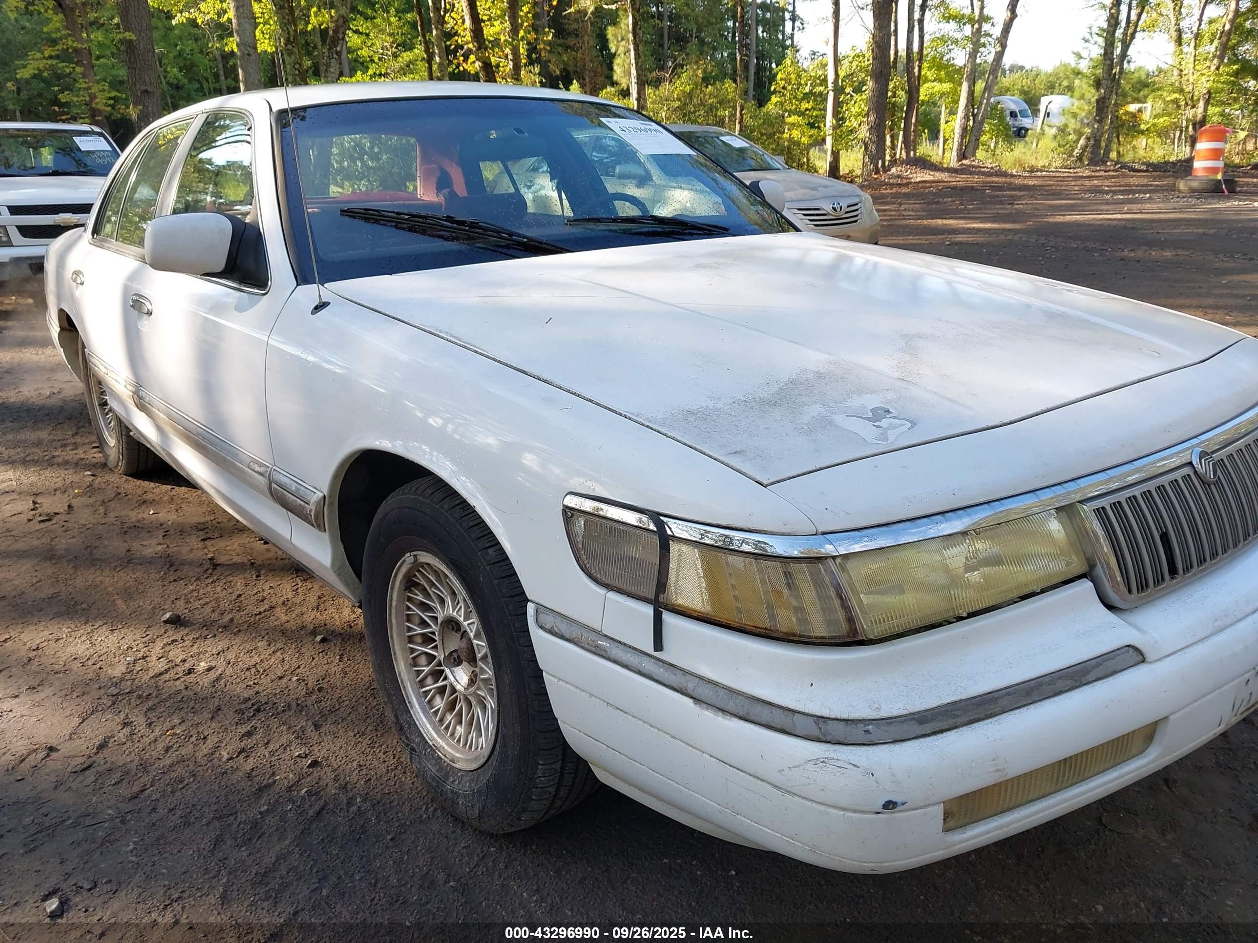 1993 Mercury Grand Marquis Gs White vin: 2MELM74W7PX682829