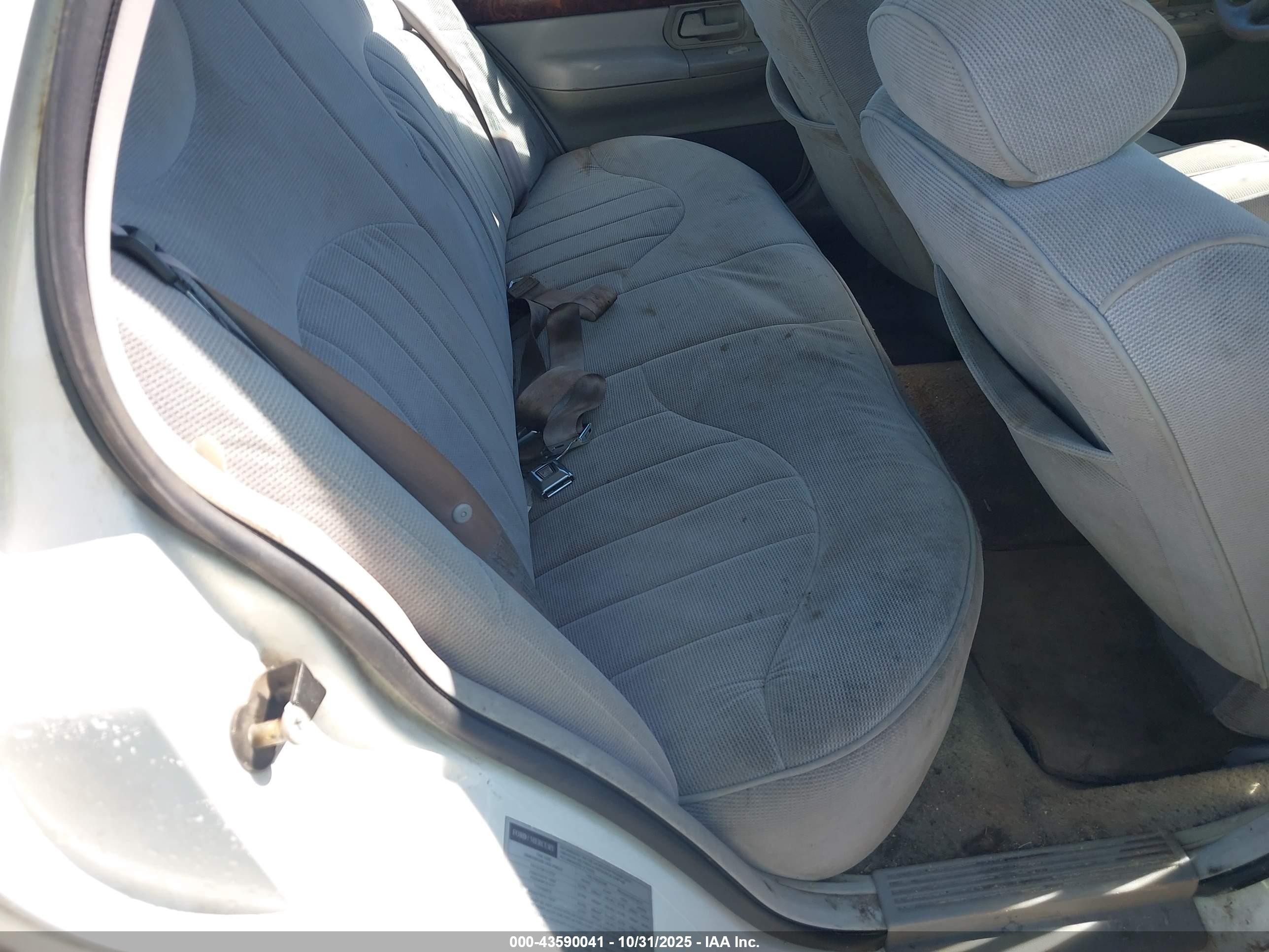 1997 Mercury Grand Marquis Gs White vin: 2MELM74W8VX629487