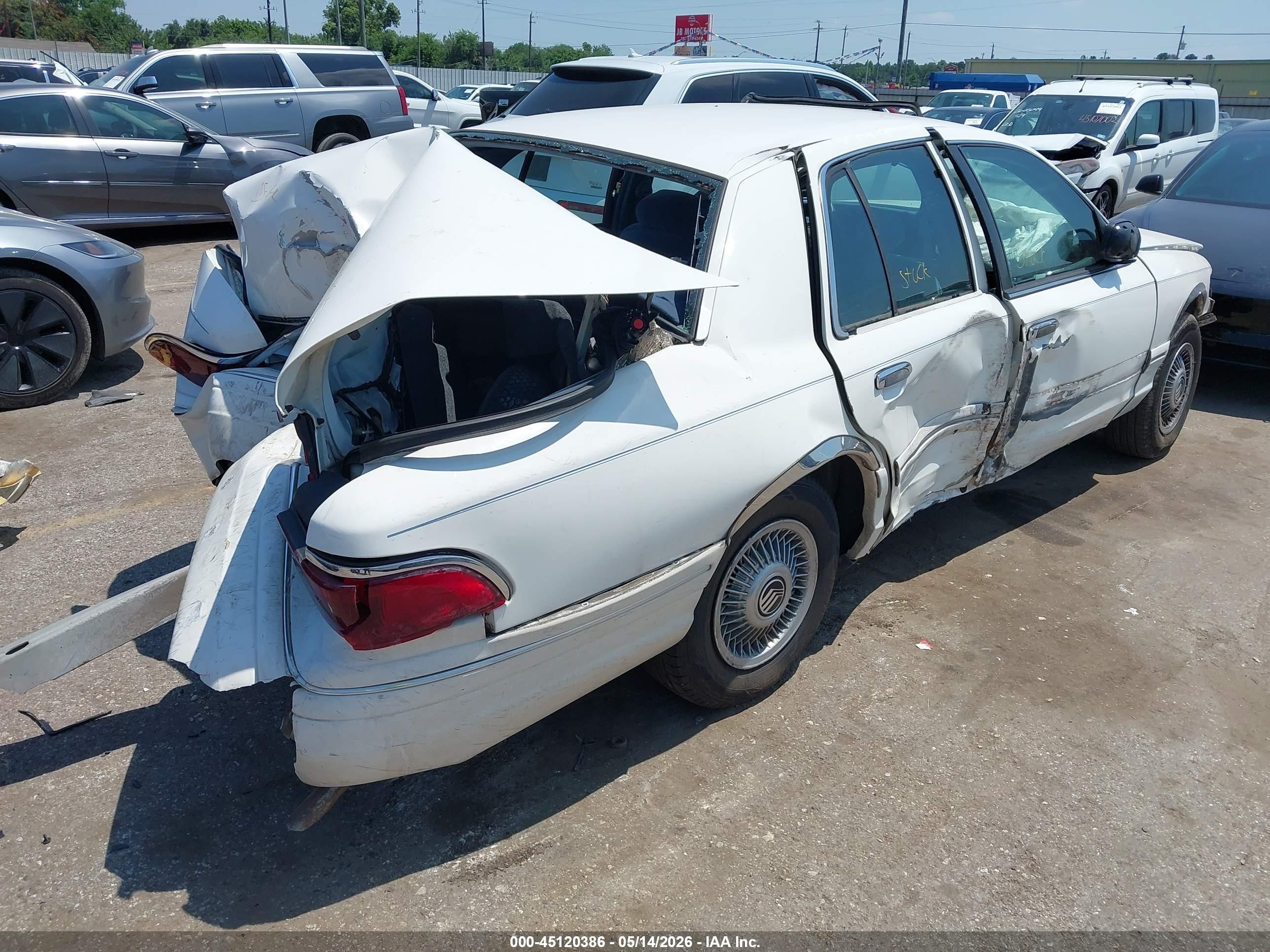 1997 Mercury Grand Marquis Gs White vin: 2MELM74W9VX658352