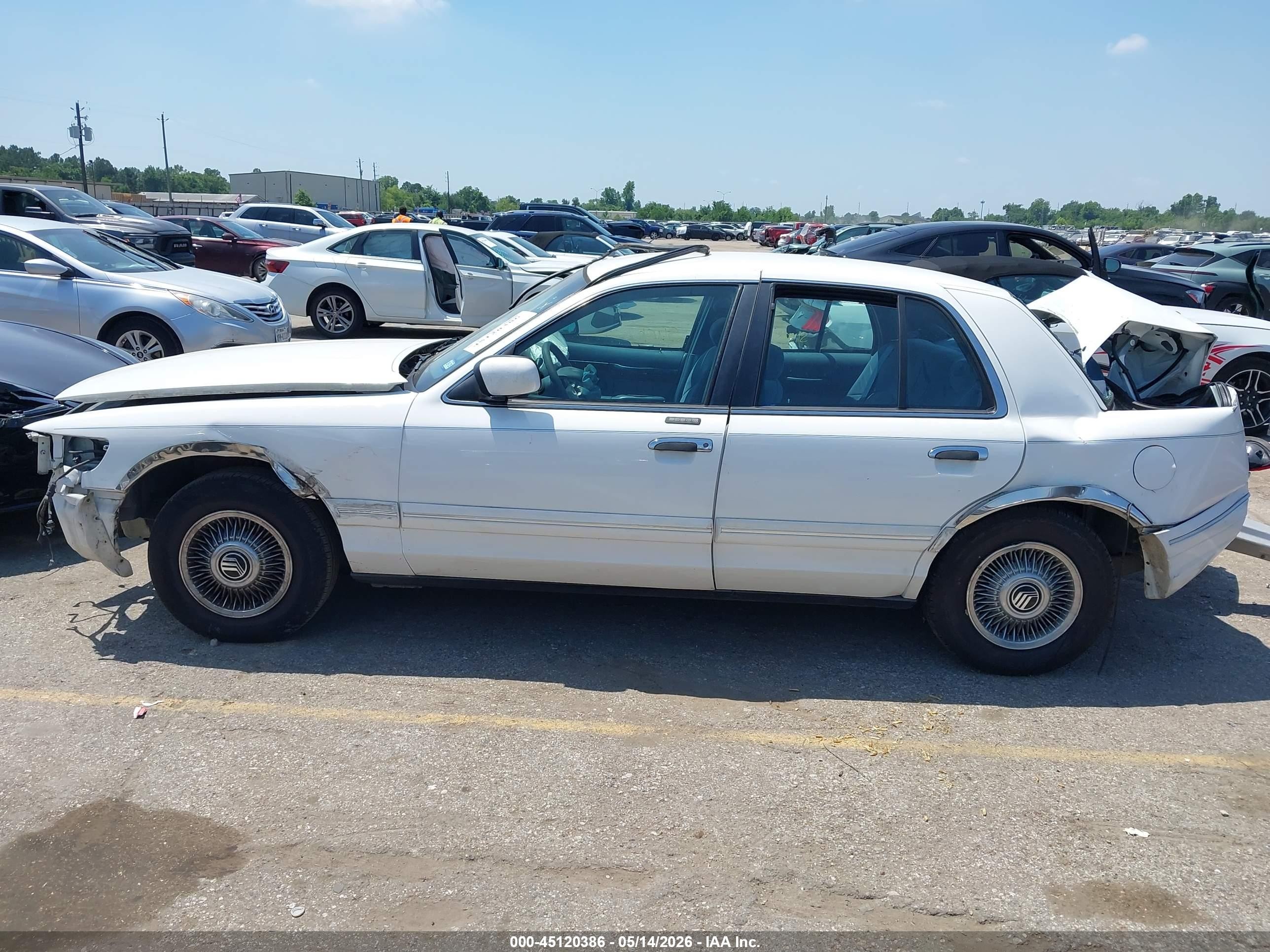 1997 Mercury Grand Marquis Gs White vin: 2MELM74W9VX658352