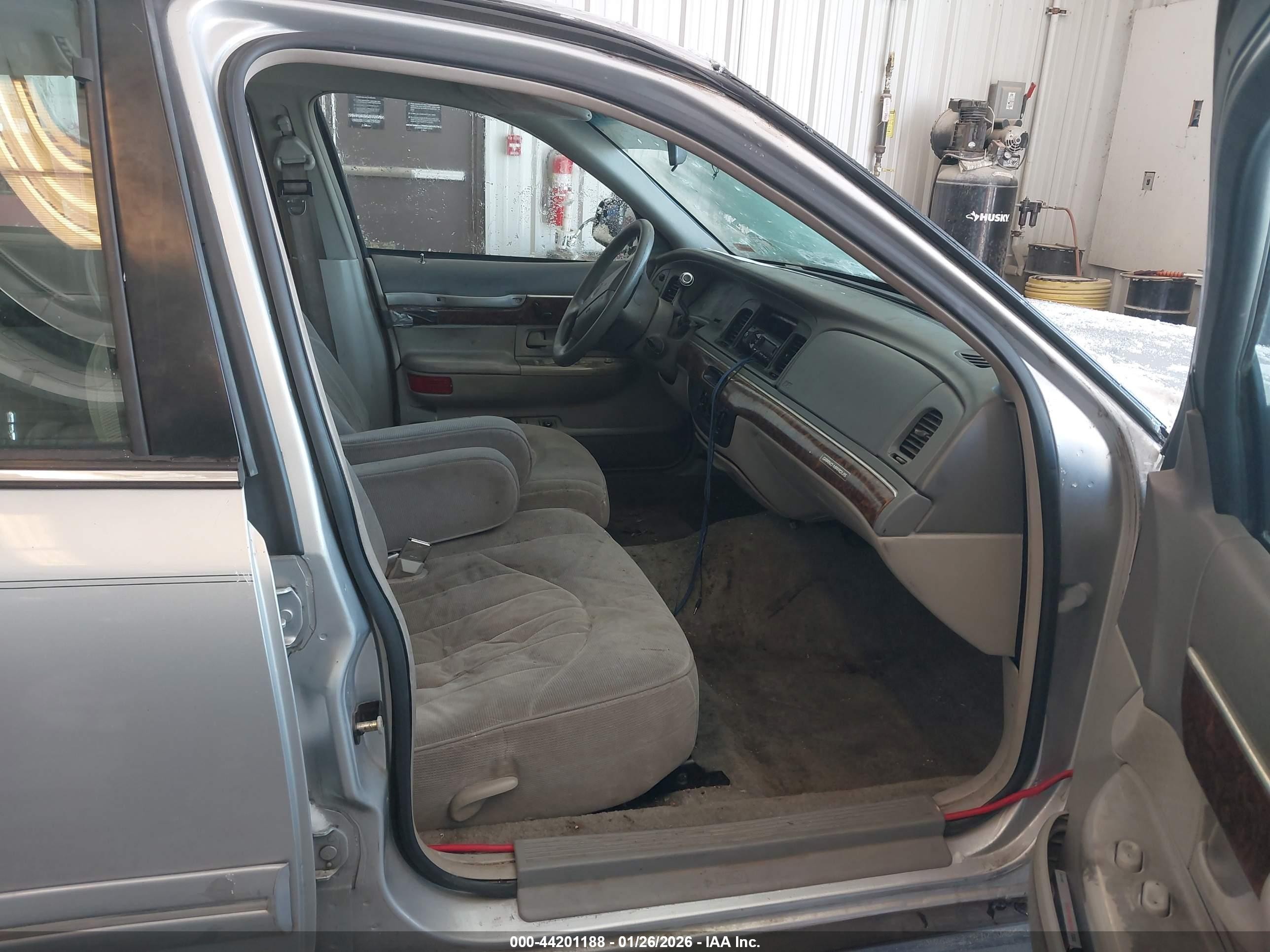 1997 Mercury Grand Marquis Gs Silver vin: 2MELM74W9VX710028