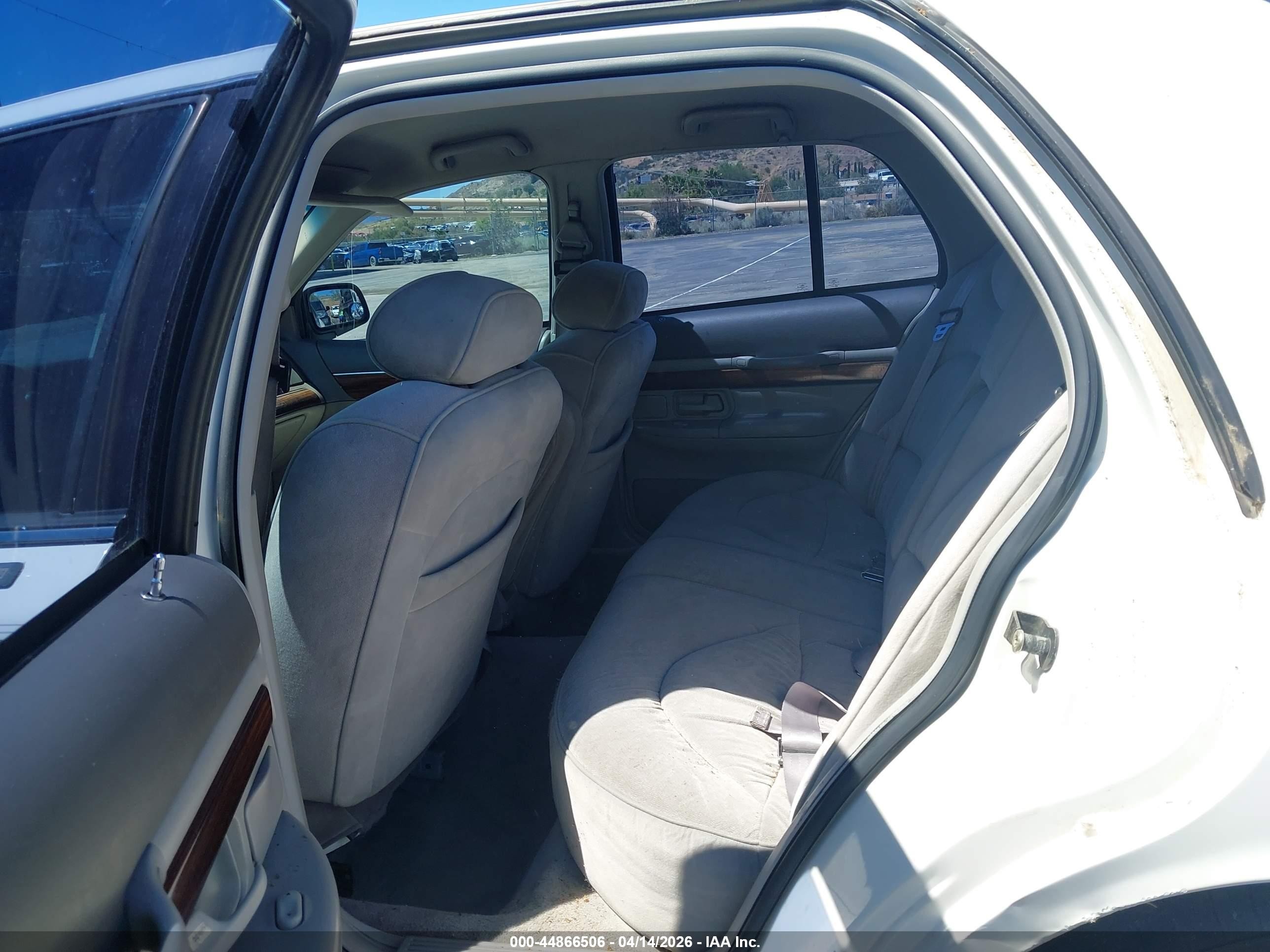 1996 Mercury Grand Marquis Ls/bayshore White vin: 2MELM75W0TX644657
