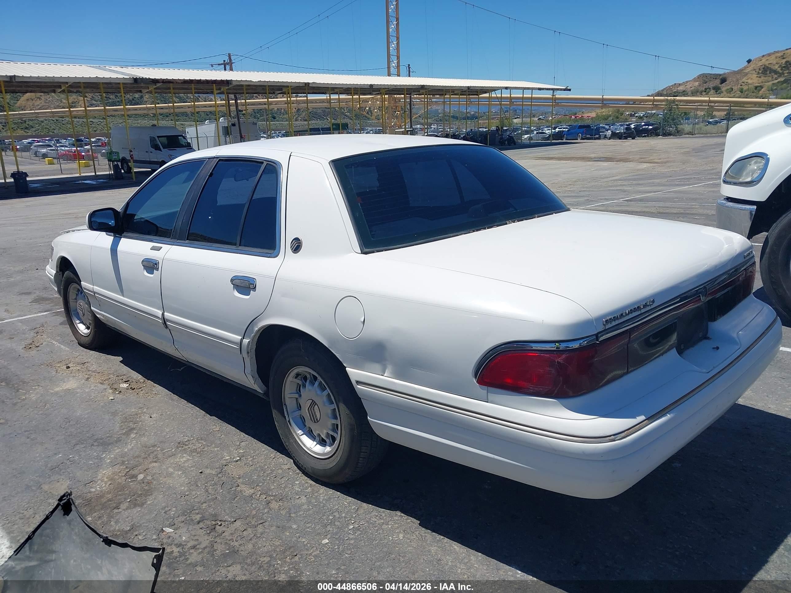 1996 Mercury Grand Marquis Ls/bayshore White vin: 2MELM75W0TX644657