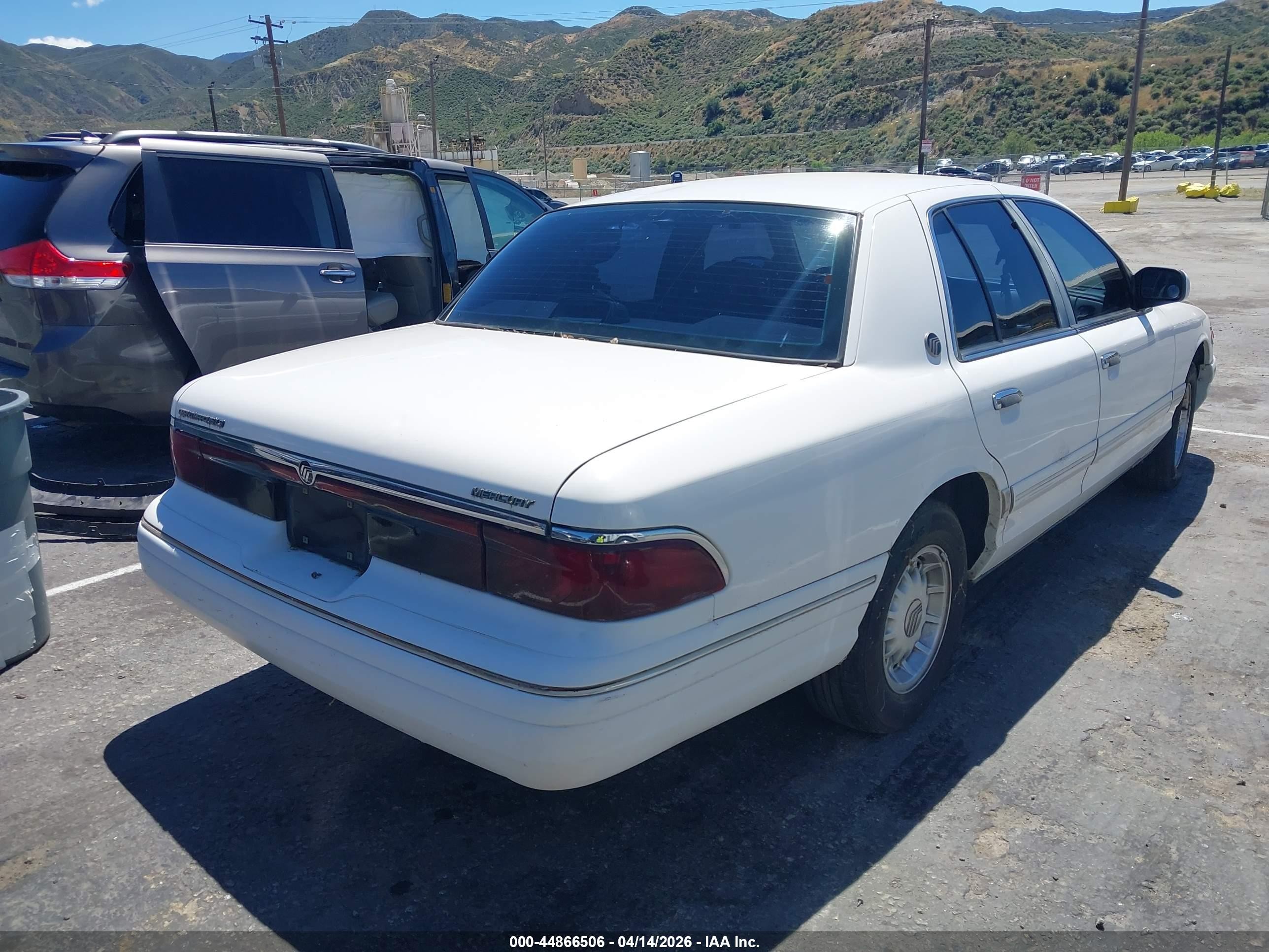 1996 Mercury Grand Marquis Ls/bayshore White vin: 2MELM75W0TX644657
