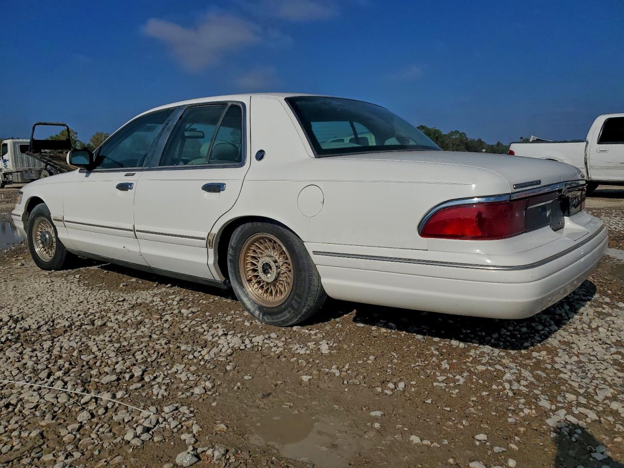 1996 Mercury Grand Marquis White vin: 2MELM75W0TX670630