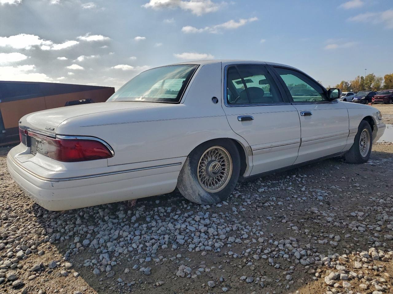 1996 Mercury Grand Marquis White vin: 2MELM75W0TX670630