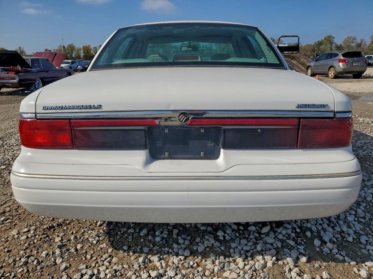 1996 Mercury Grand Marquis White vin: 2MELM75W0TX670630