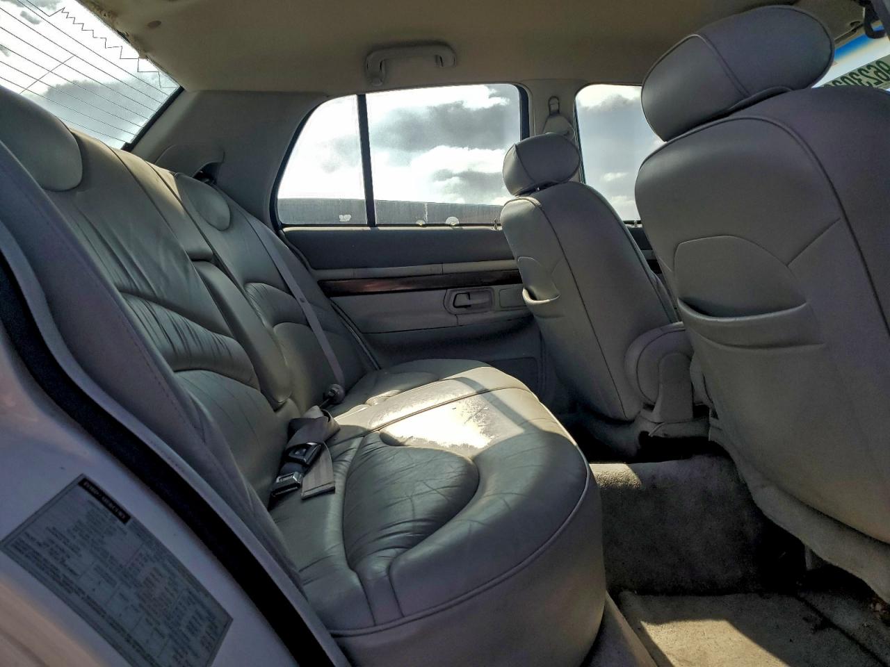 1996 Mercury Grand Marquis White vin: 2MELM75W0TX670630