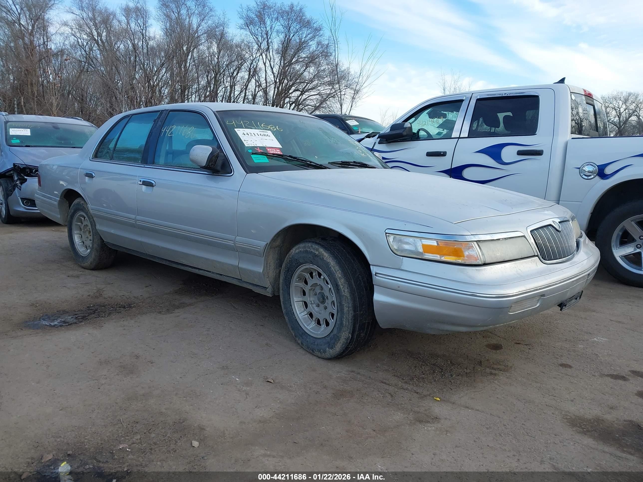 1997 Mercury Grand Marquis Ls Silver vin: 2MELM75W2VX641682