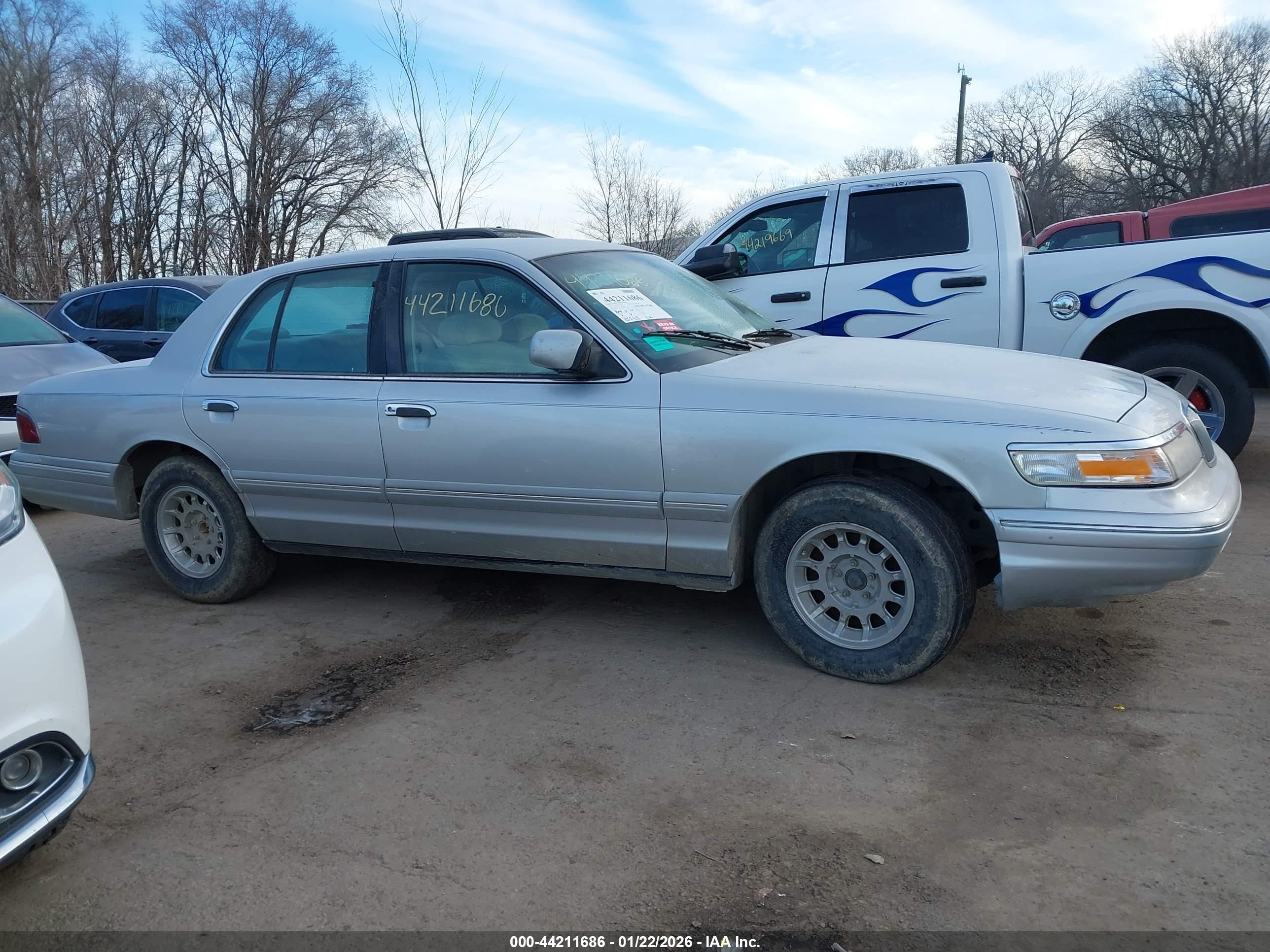1997 Mercury Grand Marquis Ls Silver vin: 2MELM75W2VX641682