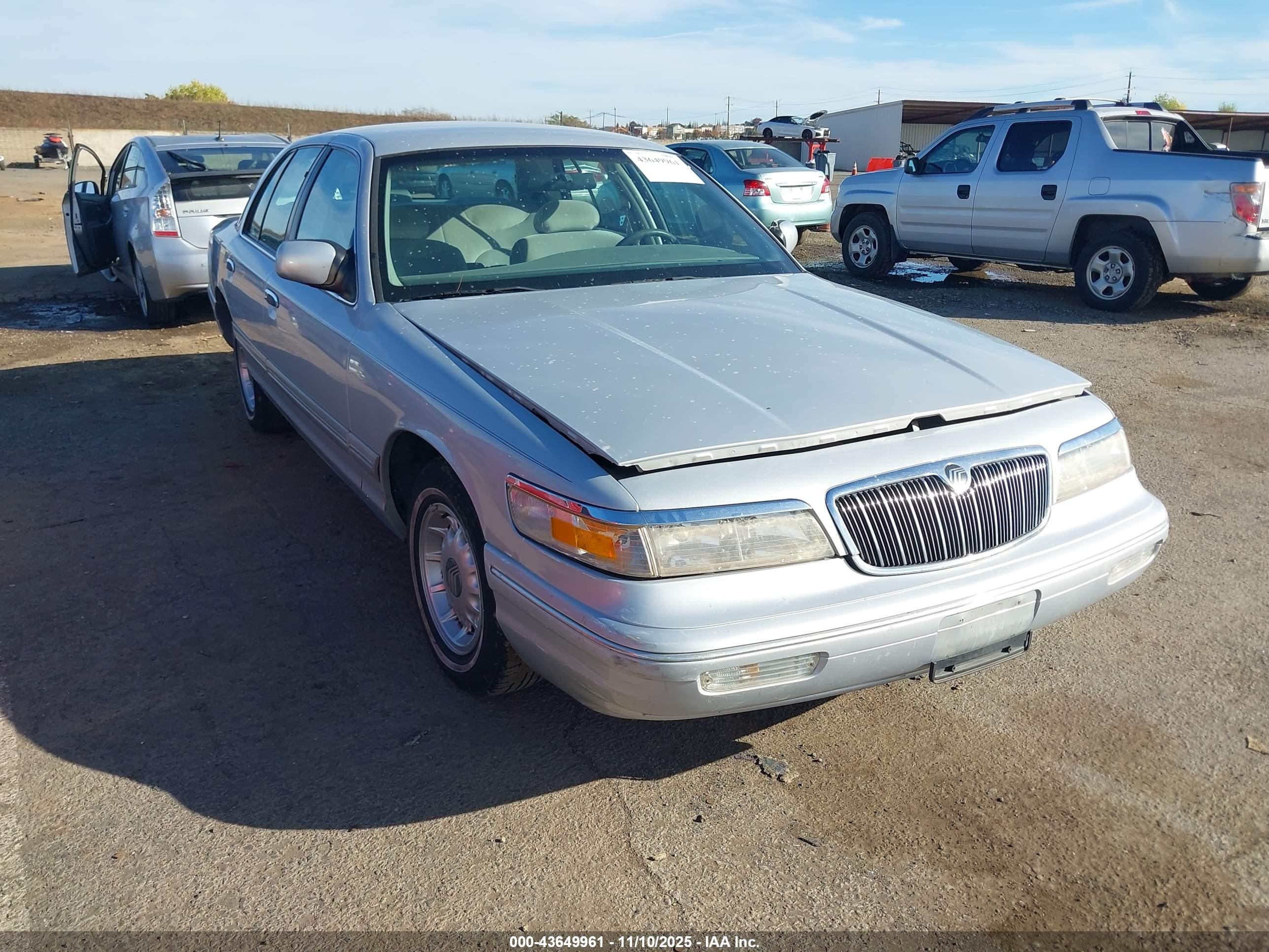 1997 Mercury Grand Marquis Ls Silver vin: 2MELM75W3VX739071