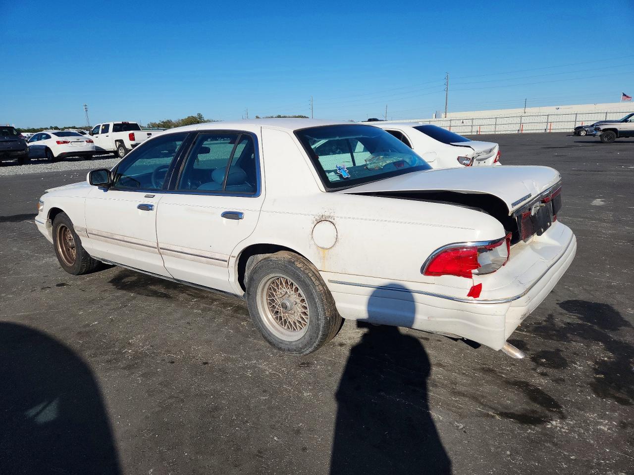 1997 Mercury Grand Marquis Белый vin: 2MELM75W4VX706306