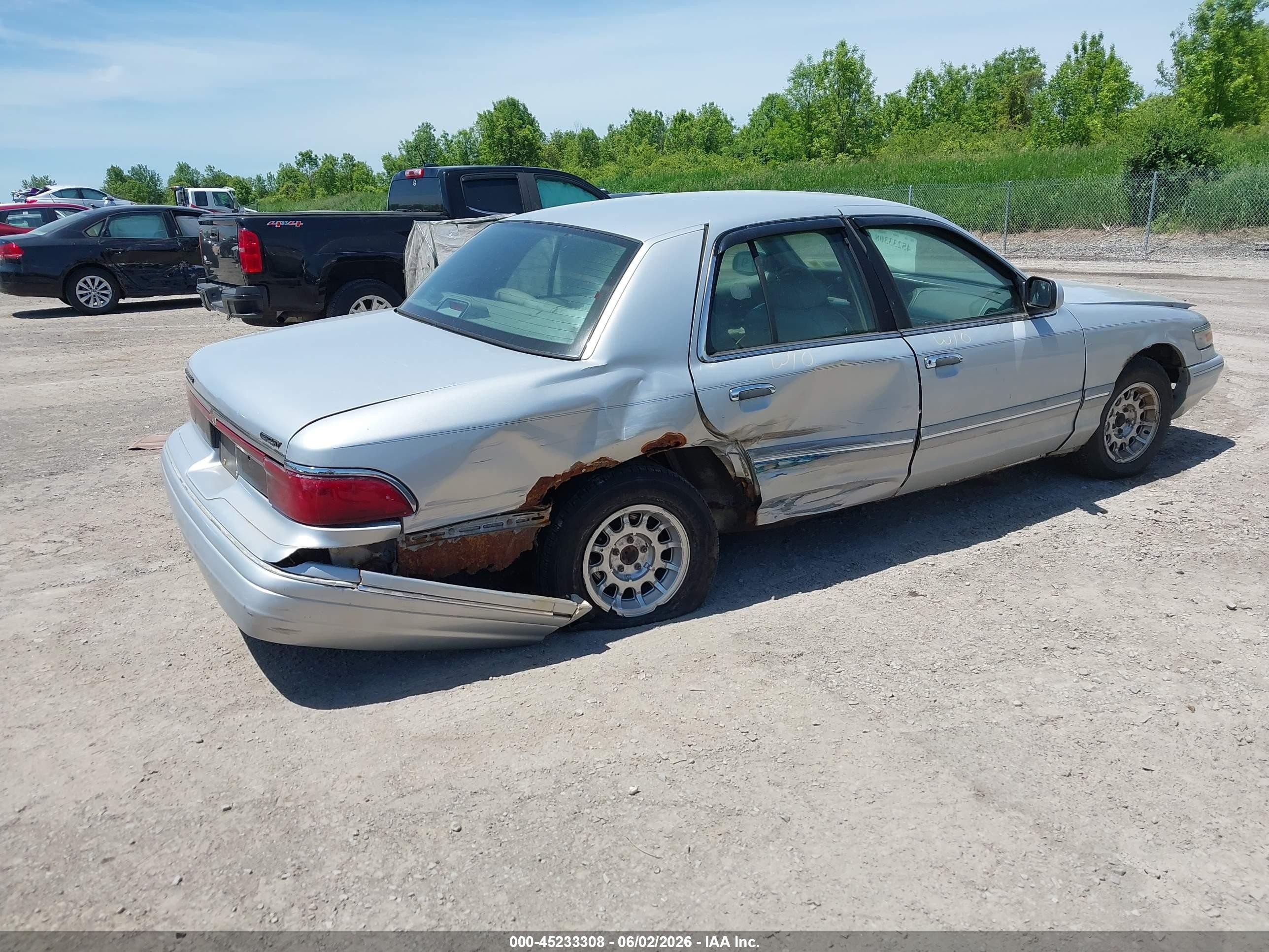 1997 Mercury Grand Marquis Ls Silver vin: 2MELM75W6VX731854