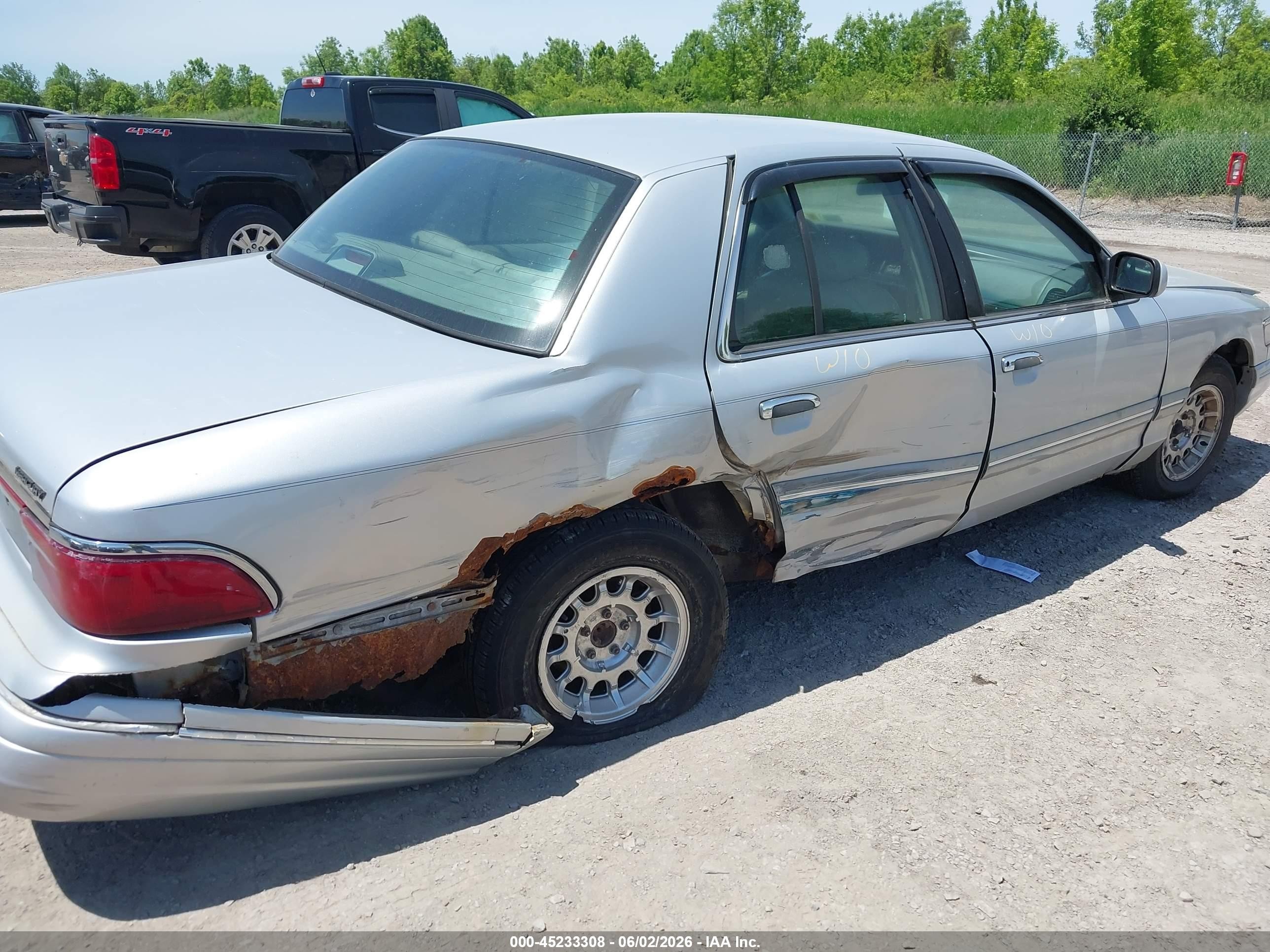 1997 Mercury Grand Marquis Ls Silver vin: 2MELM75W6VX731854