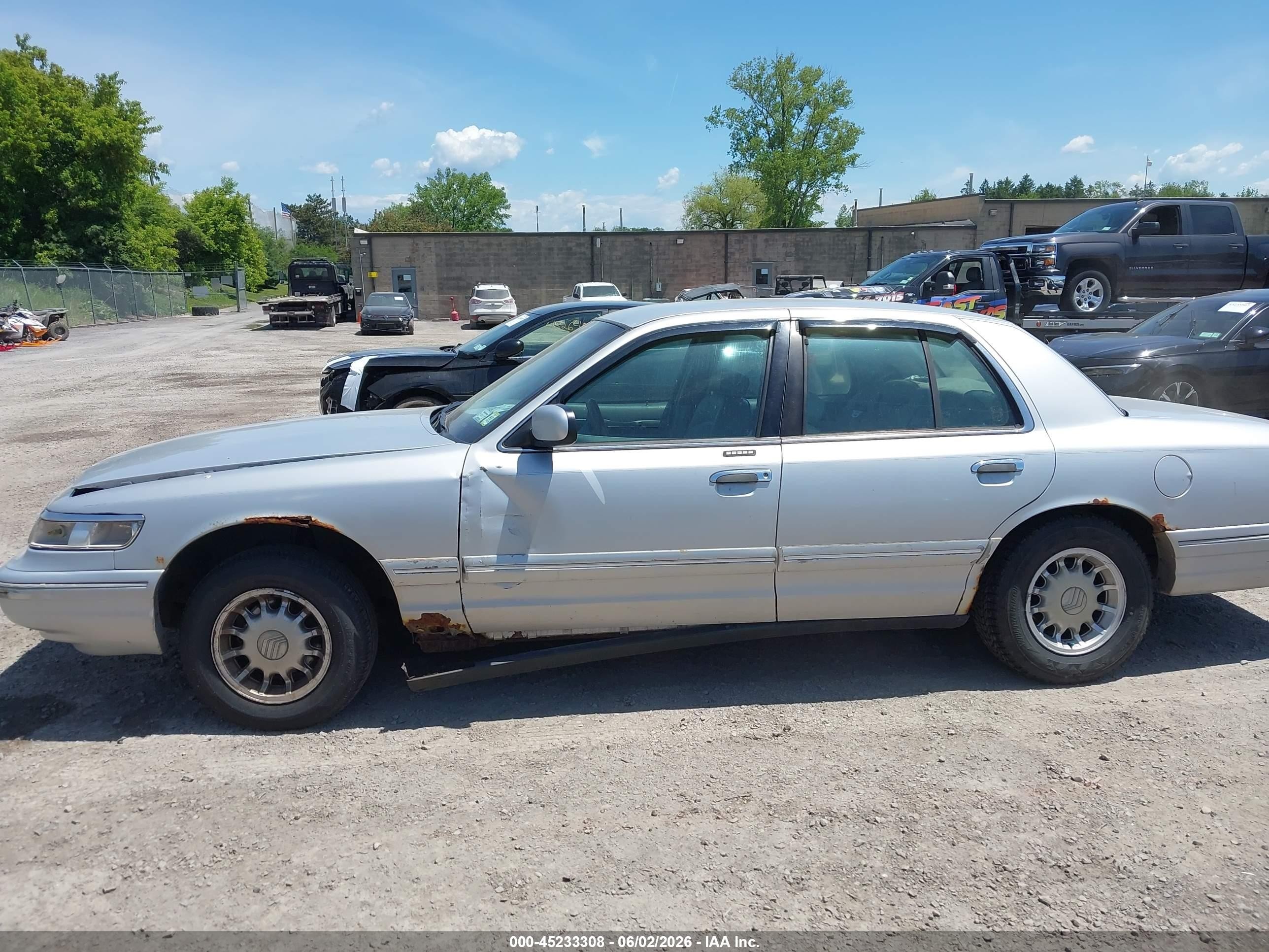 1997 Mercury Grand Marquis Ls Silver vin: 2MELM75W6VX731854