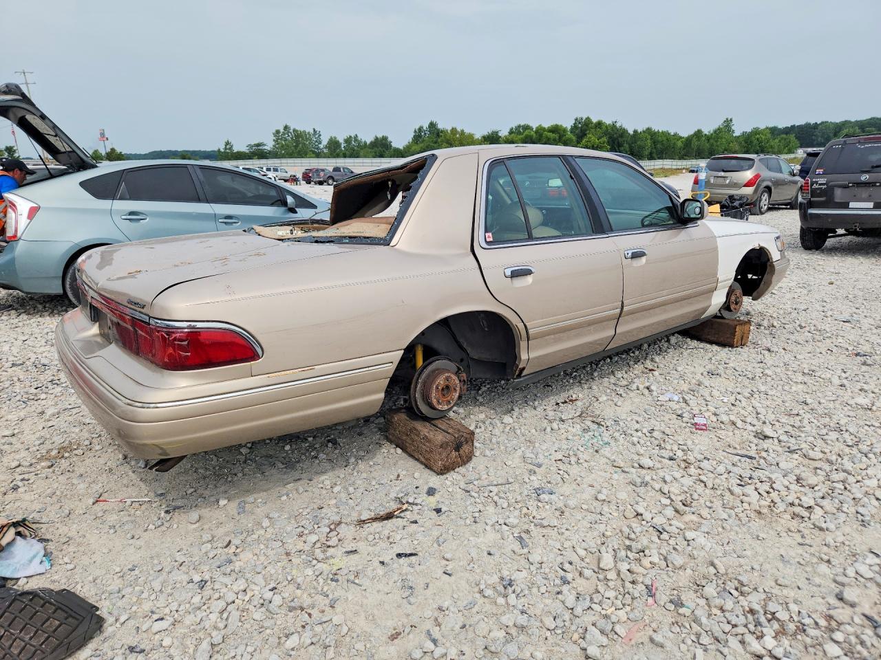 1997 Mercury Grand Marquis Ls Beige vin: 2MELM75W6VX736519