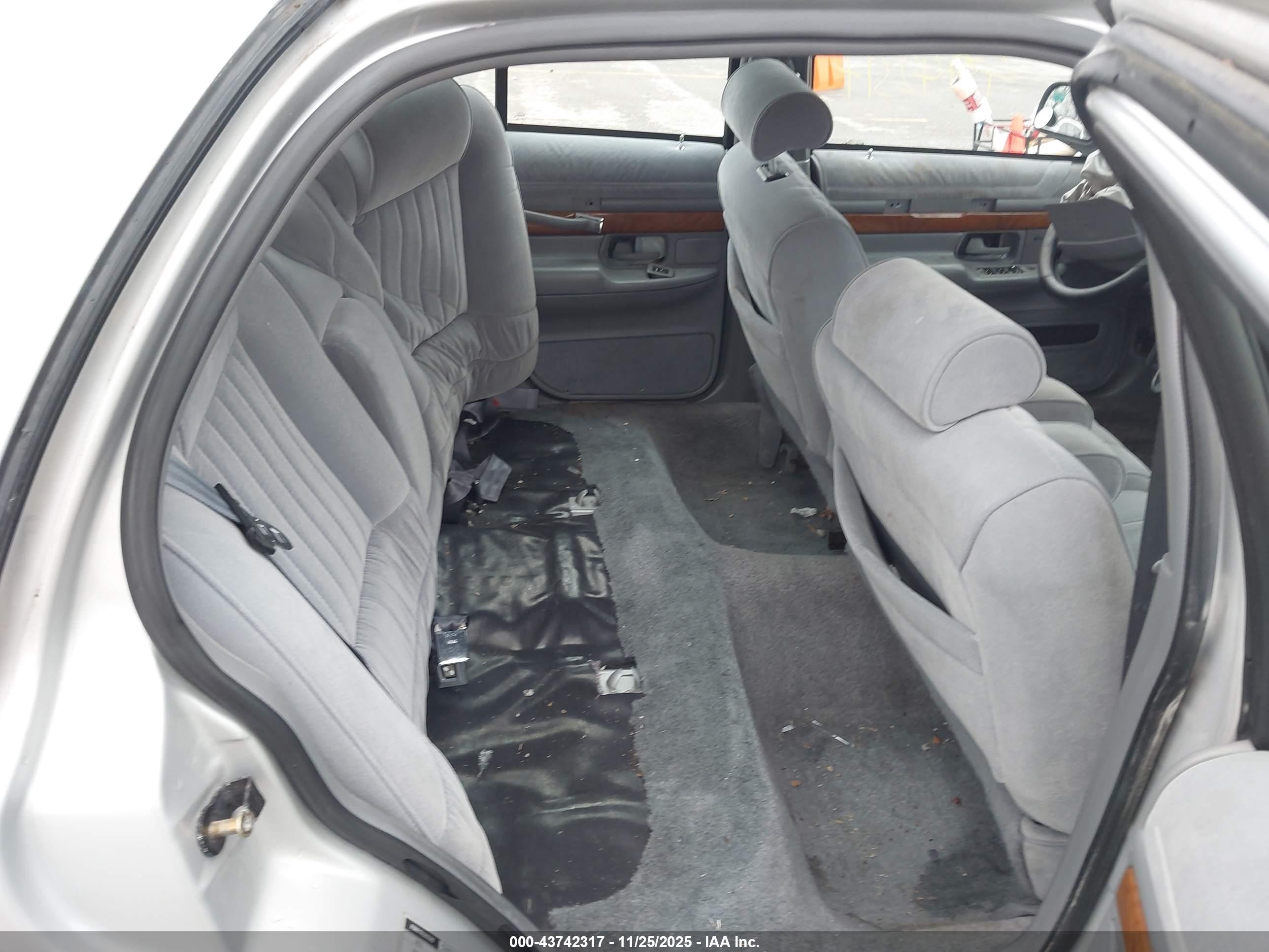 1993 Mercury Grand Marquis Ls Silver vin: 2MELM75W8PX643021