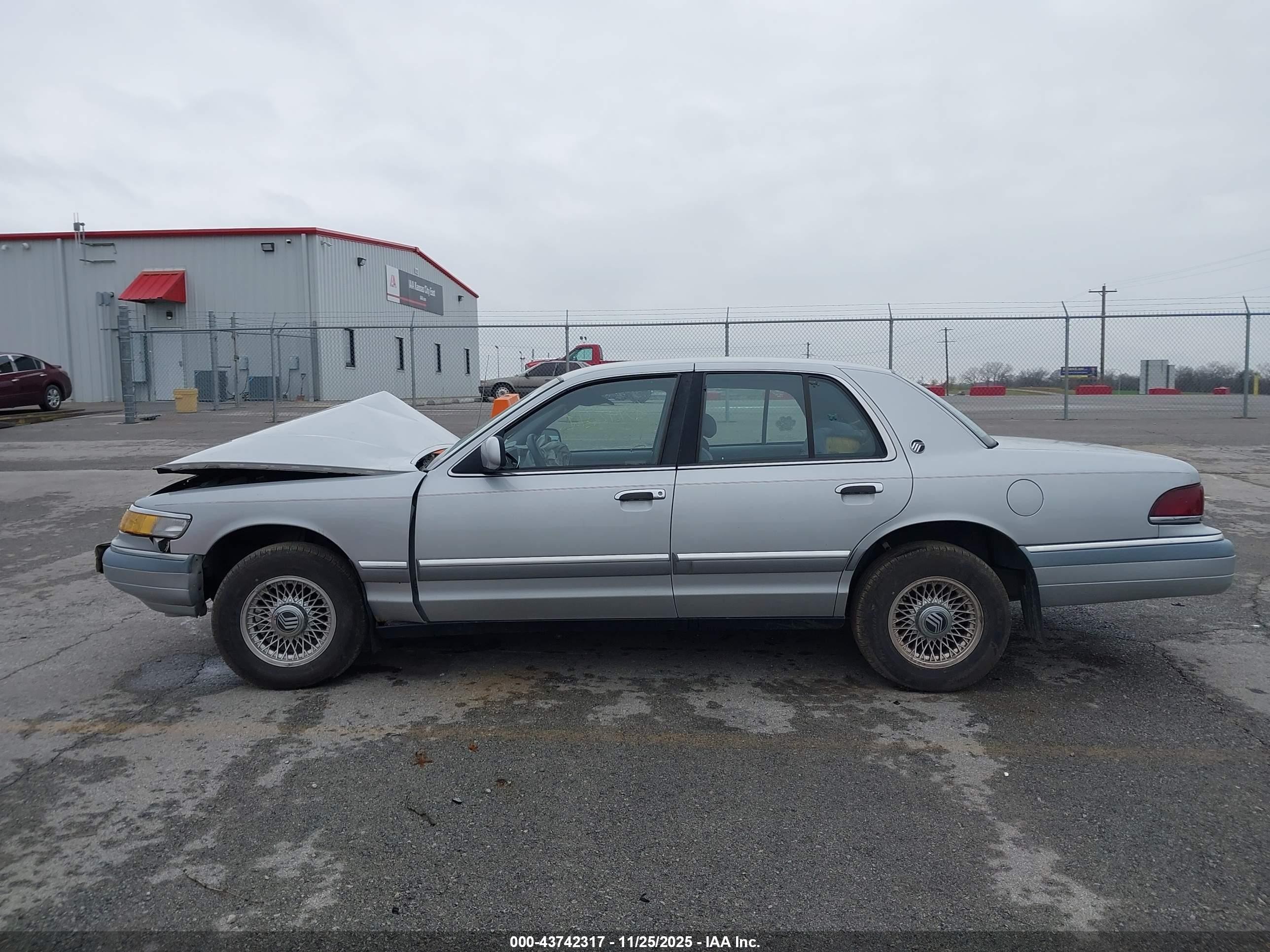 1993 Mercury Grand Marquis Ls Silver vin: 2MELM75W8PX643021