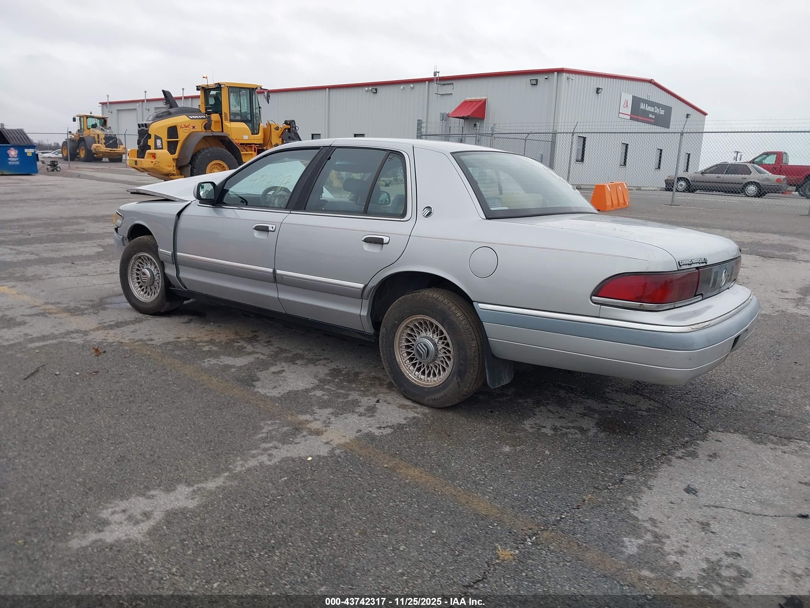 1993 Mercury Grand Marquis Ls Silver vin: 2MELM75W8PX643021