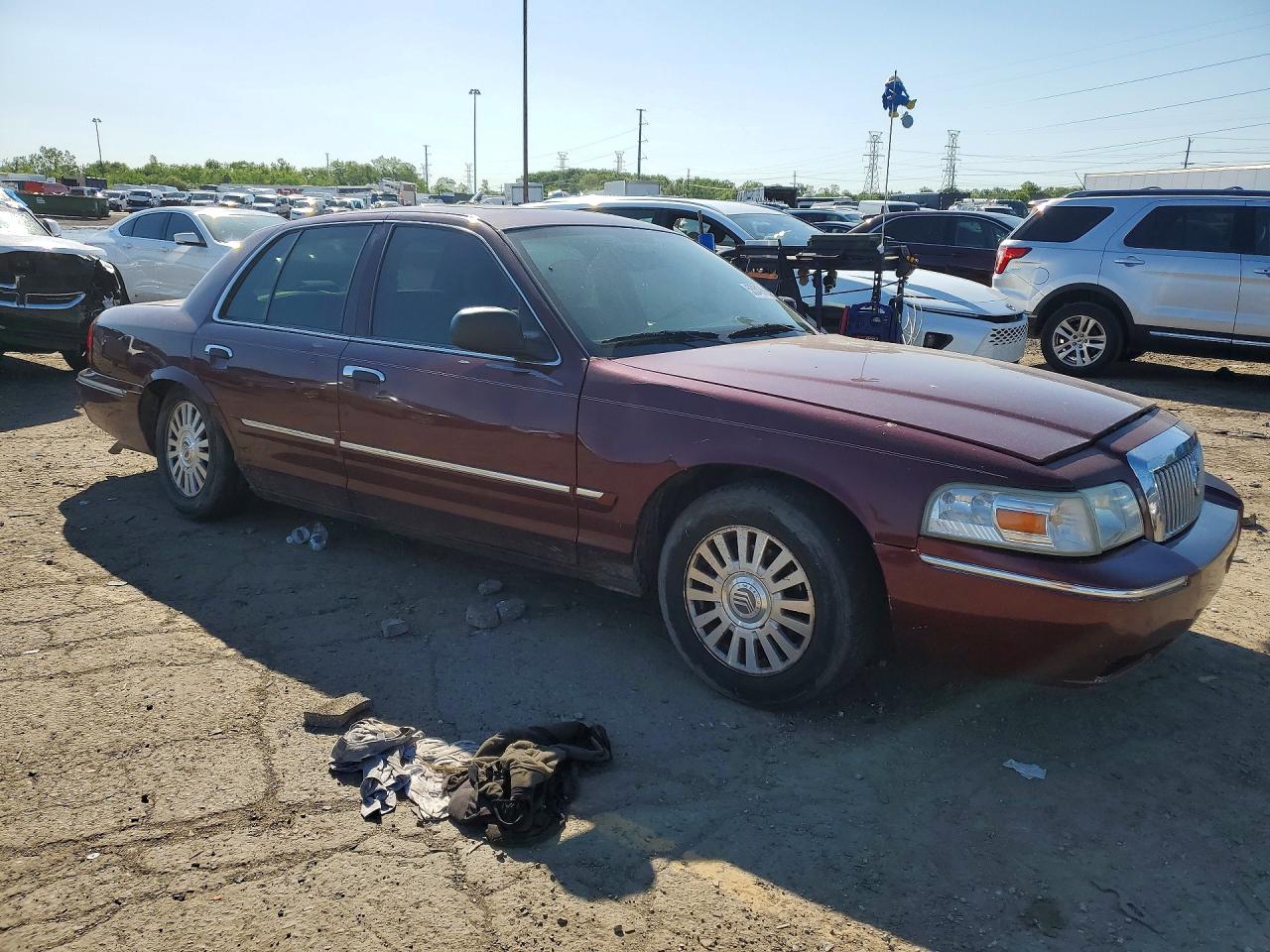 2006 Mercury Grand Marquis Burgundy vin: 2MHFM75W96X641891