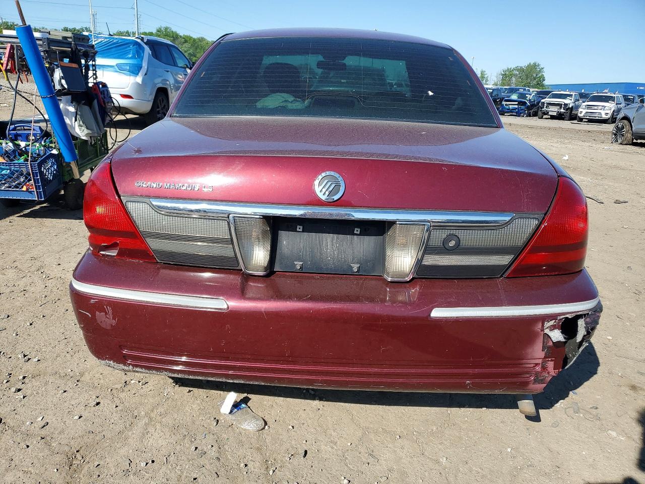 2006 Mercury Grand Marquis Burgundy vin: 2MHFM75W96X641891